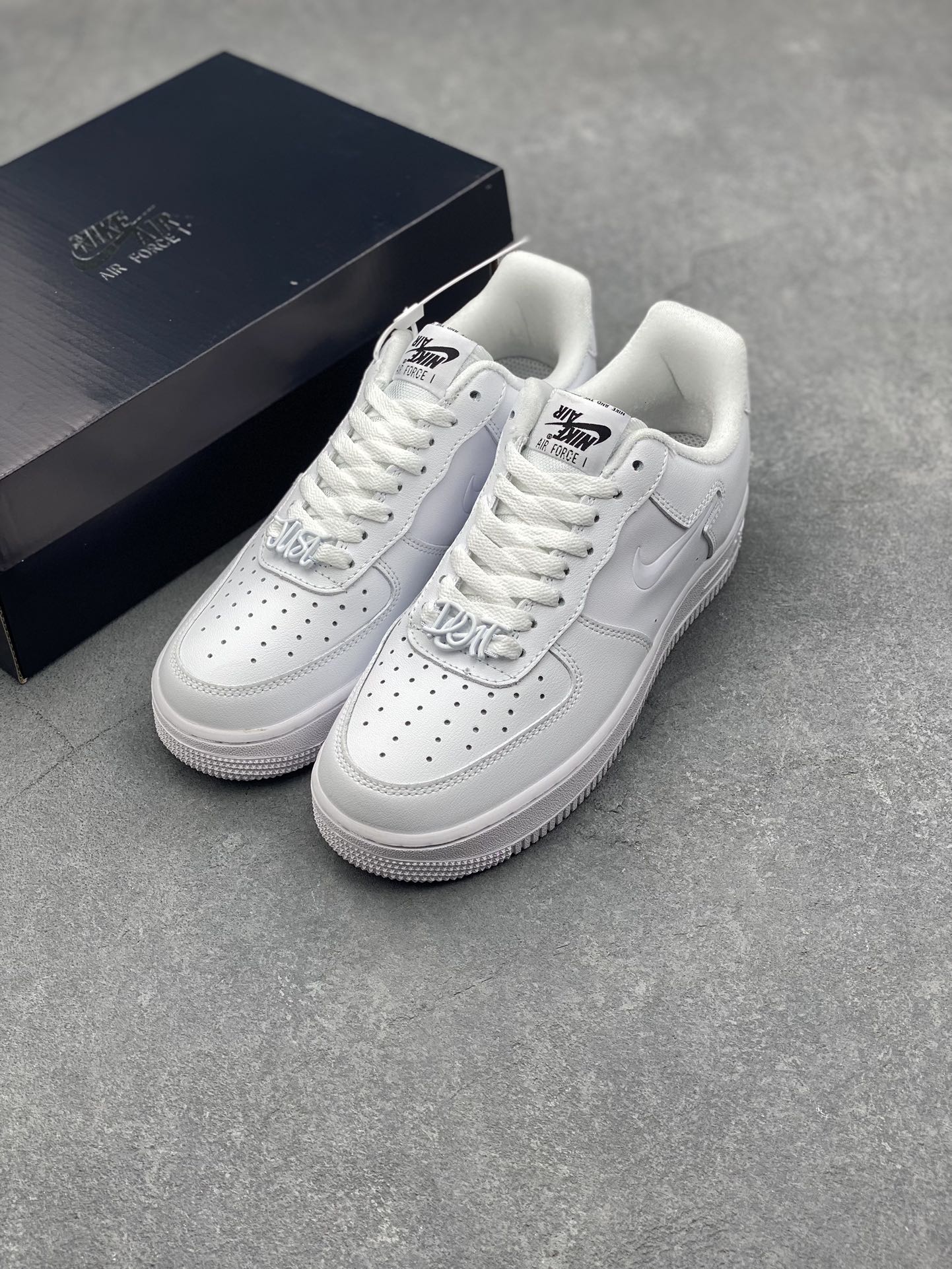 Nike Air Force 1 Low '07 - Classic White Sneaker with Air Cushioning 9 i1728423314 4446 2