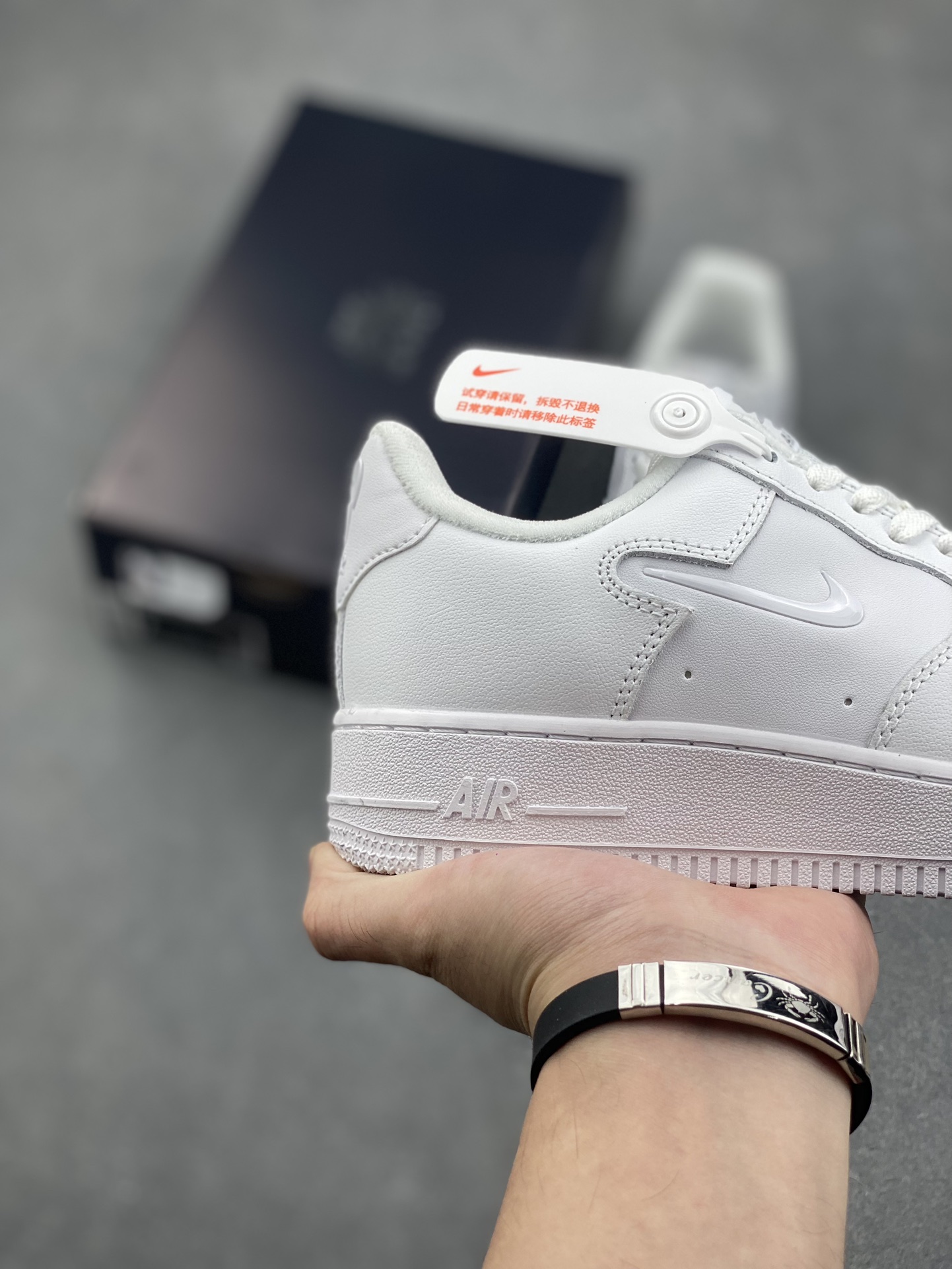 Nike Air Force 1 Low '07 - Classic White Sneaker with Air Cushioning 6 i1728423314 9961 0
