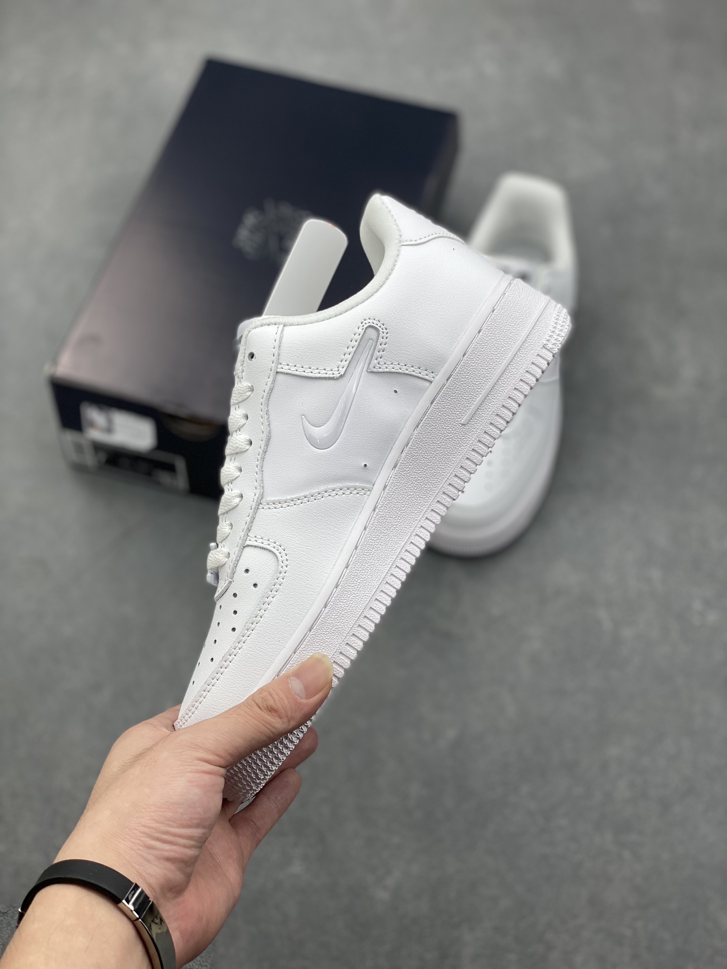 Nike Air Force 1 Low '07 - Classic White Sneaker with Air Cushioning 4 i1728423315 5497 8