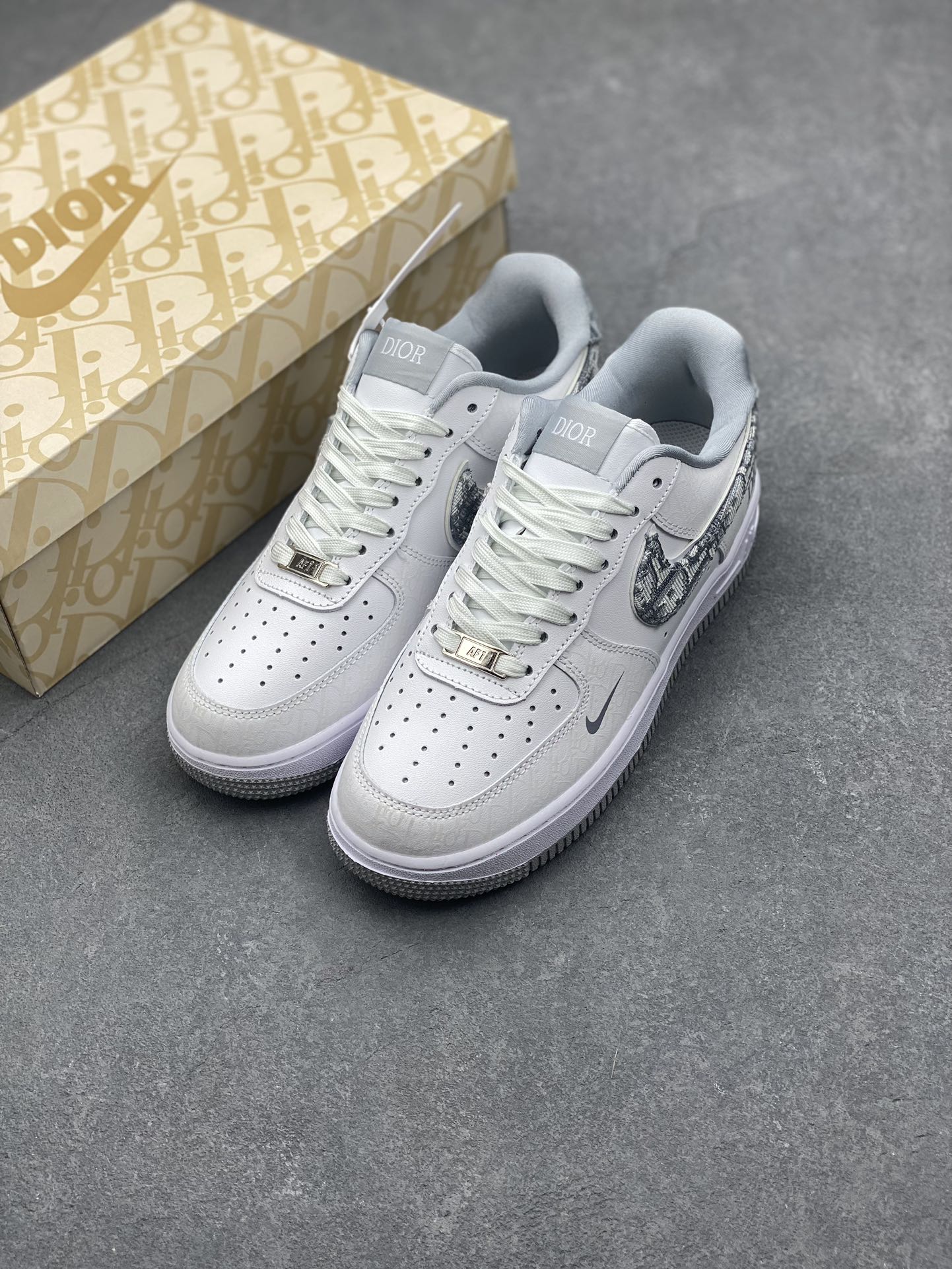 Nike Air Force 1 '07 Low Dior Sneakers - Limited Edition 9 i1728597484 4624 1