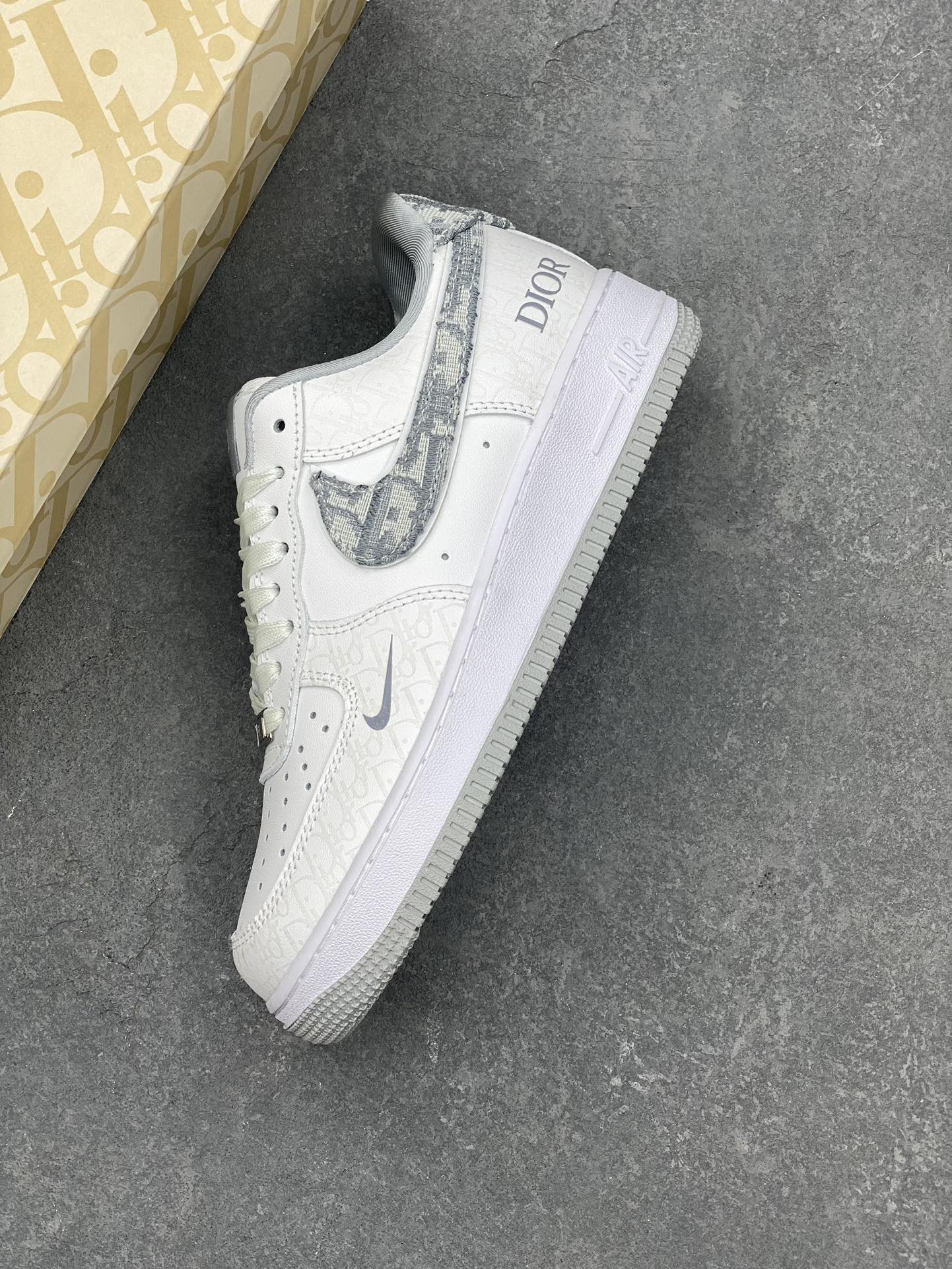 Nike Air Force 1 '07 Low Dior Sneakers - Limited Edition 8 i1728597484 827 5