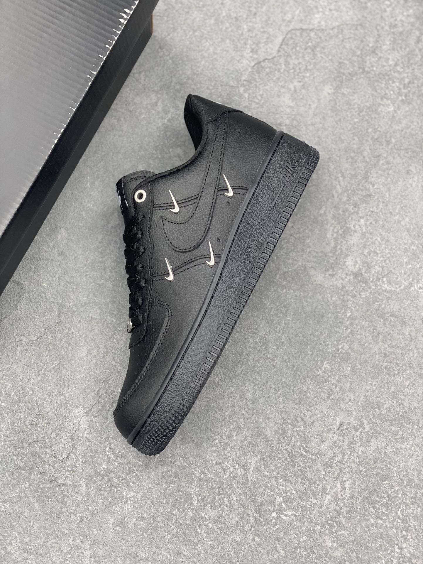 Nike Air Force 1'07 Black Casual Sneakers - Iconic Style & Comfort 8 i1728597760 8842 4
