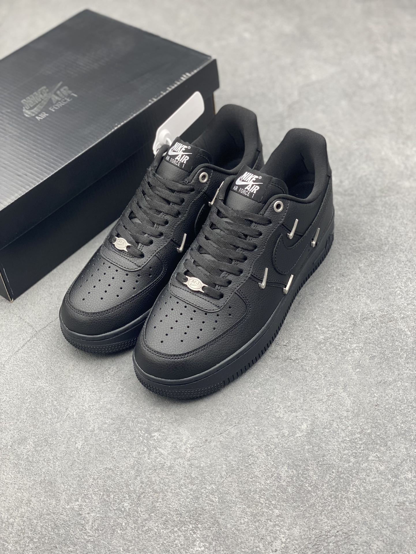 Nike Air Force 1'07 Black Casual Sneakers - Iconic Style & Comfort 9 i1728597760 985 7