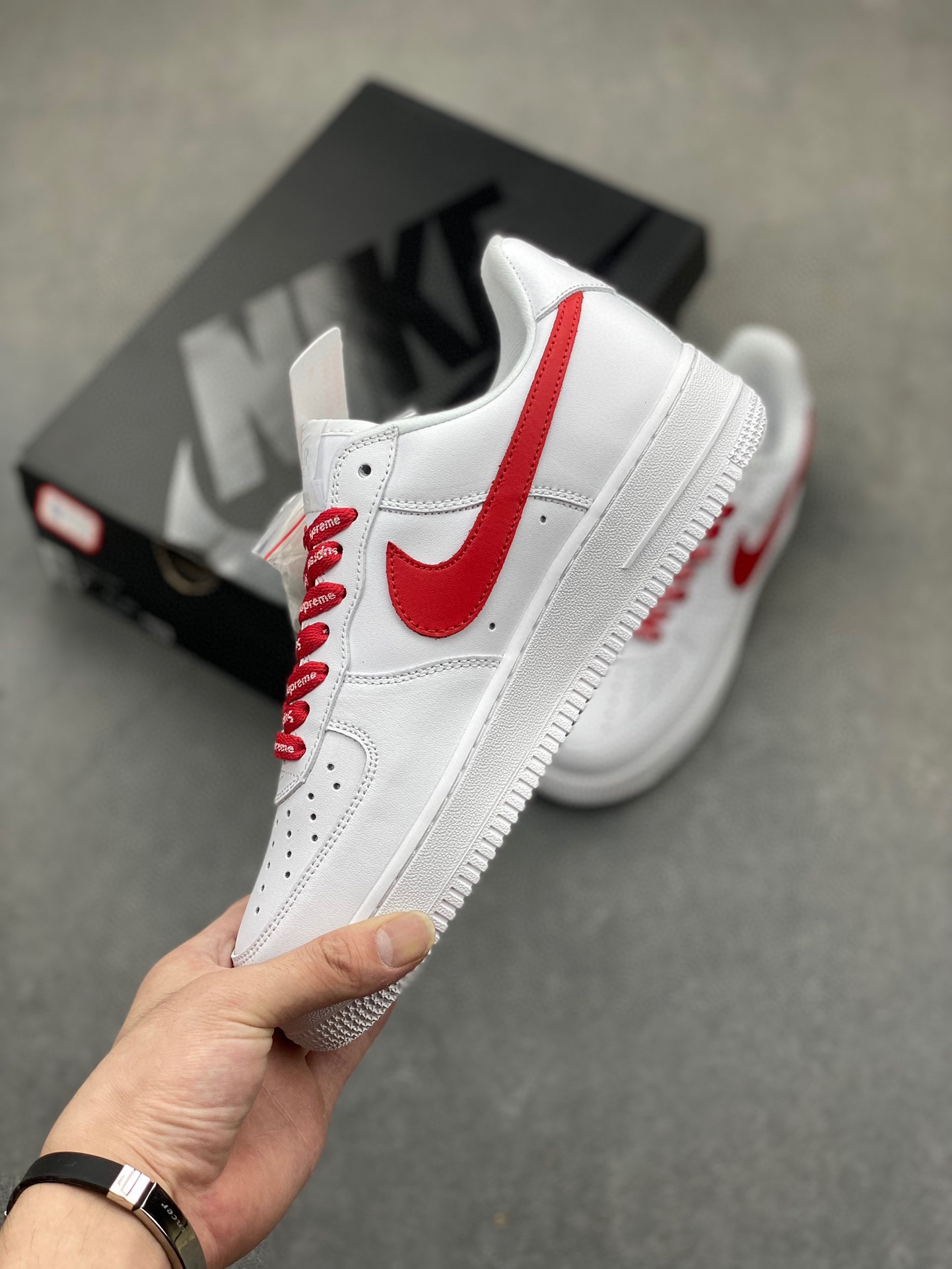 Nike Air Force 1 Low Supreme Collab White/Red Authentic Sneaker (CU9225-101) 4 i1728598062 1854 1
