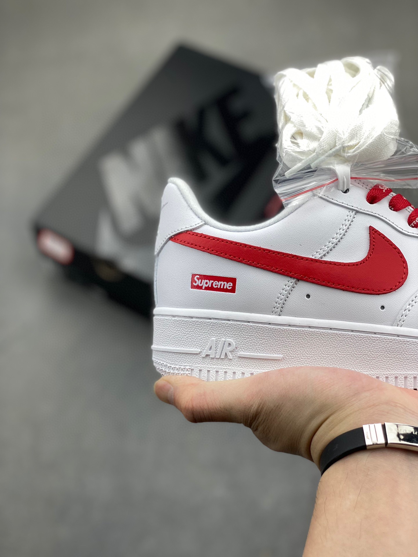 Nike Air Force 1 Low Supreme Collab White/Red Authentic Sneaker (CU9225-101) 6 i1728598062 2476 4
