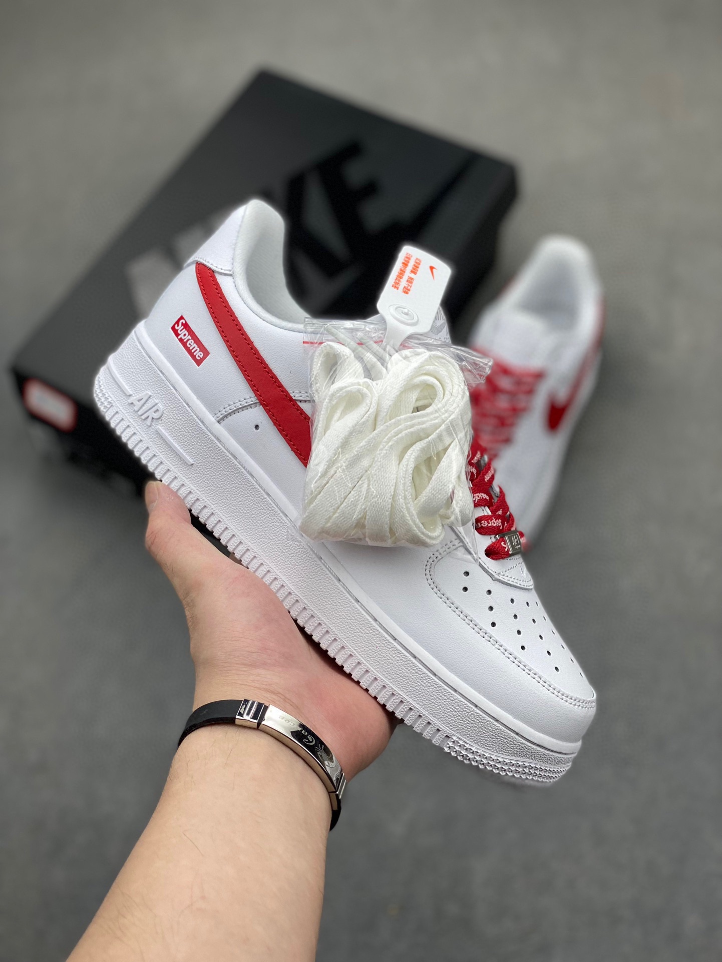 Nike Air Force 1 Low Supreme Collab White/Red Authentic Sneaker (CU9225-101) 2 i1728598062 3291 2