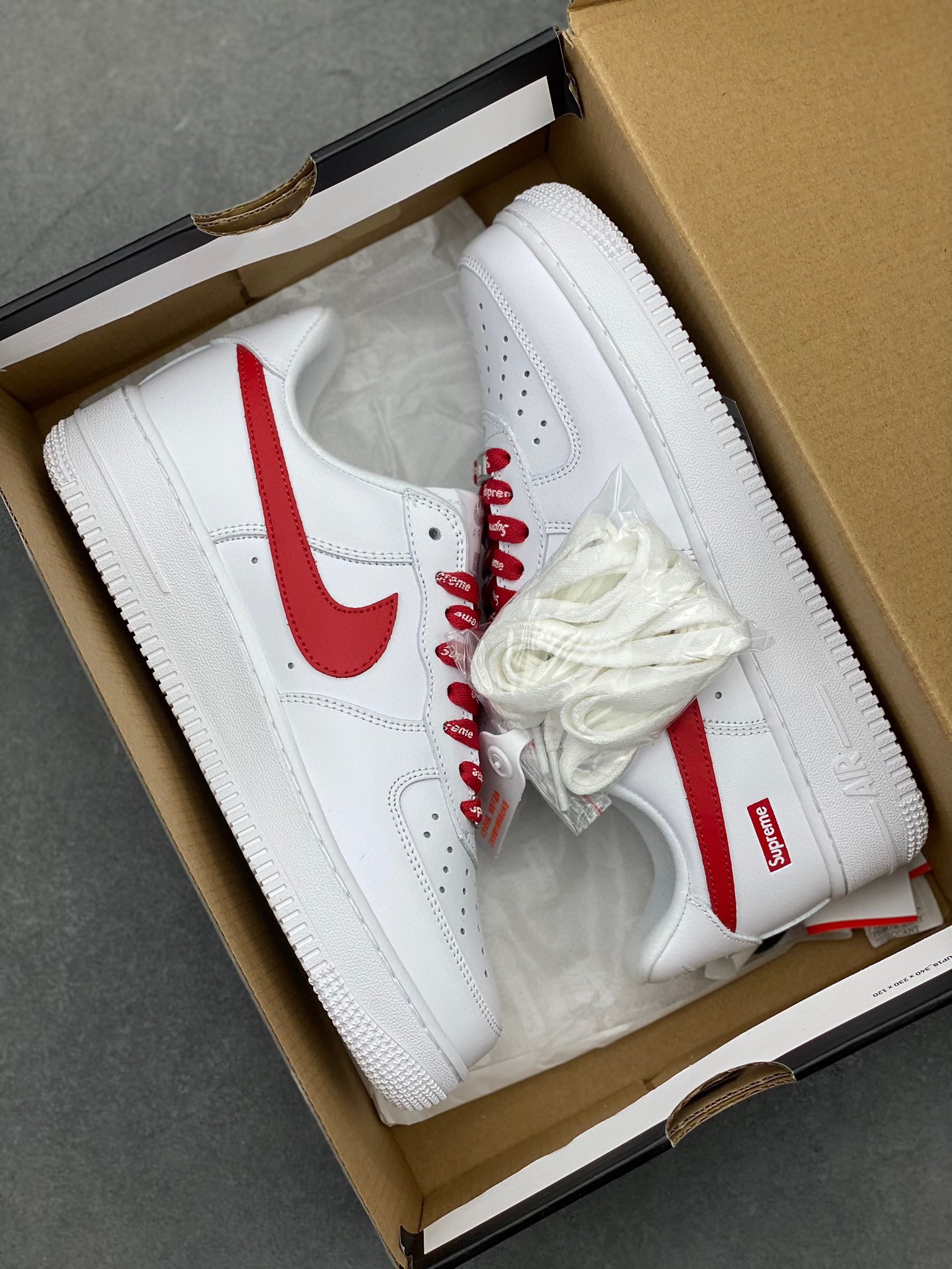 Nike Air Force 1 Low Supreme Collab White/Red Authentic Sneaker (CU9225-101) 10 i1728598062 5040 8
