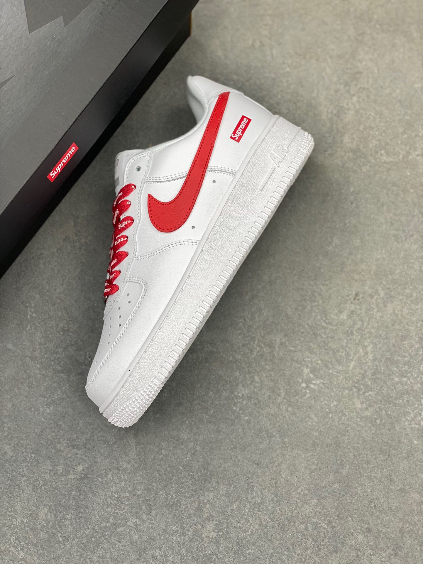 Nike Air Force 1 Low Supreme Collab White/Red Authentic Sneaker (CU9225-101) 8 i1728598062 8787 0