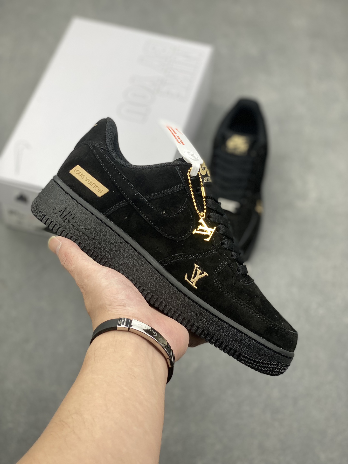 NK Air Force 1 '07 Low Custom Black Leather Sneakers with Accessories 2 i1729103729 4772 1