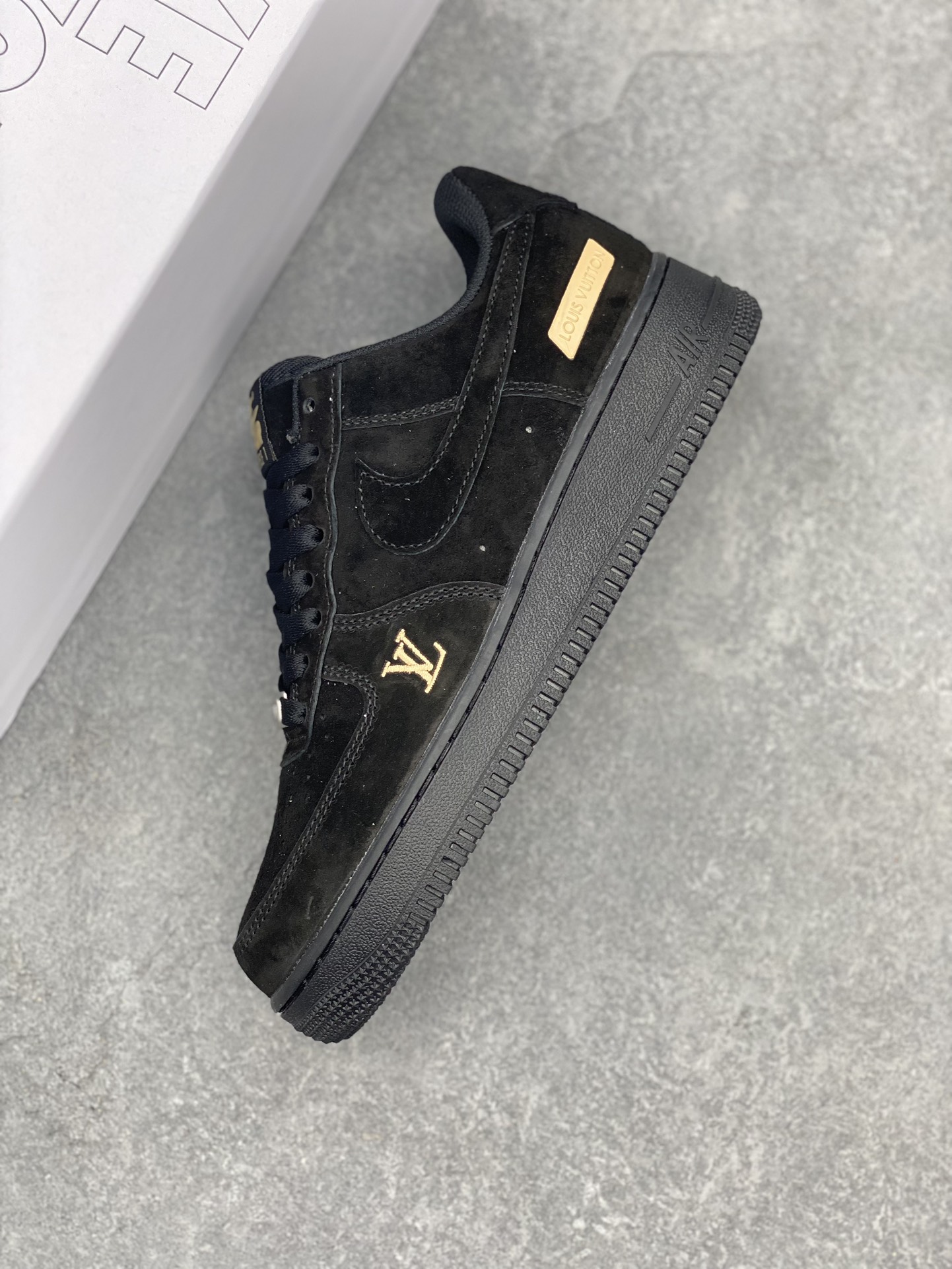 NK Air Force 1 '07 Low Custom Black Leather Sneakers with Accessories 8 i1729103729 6374 6