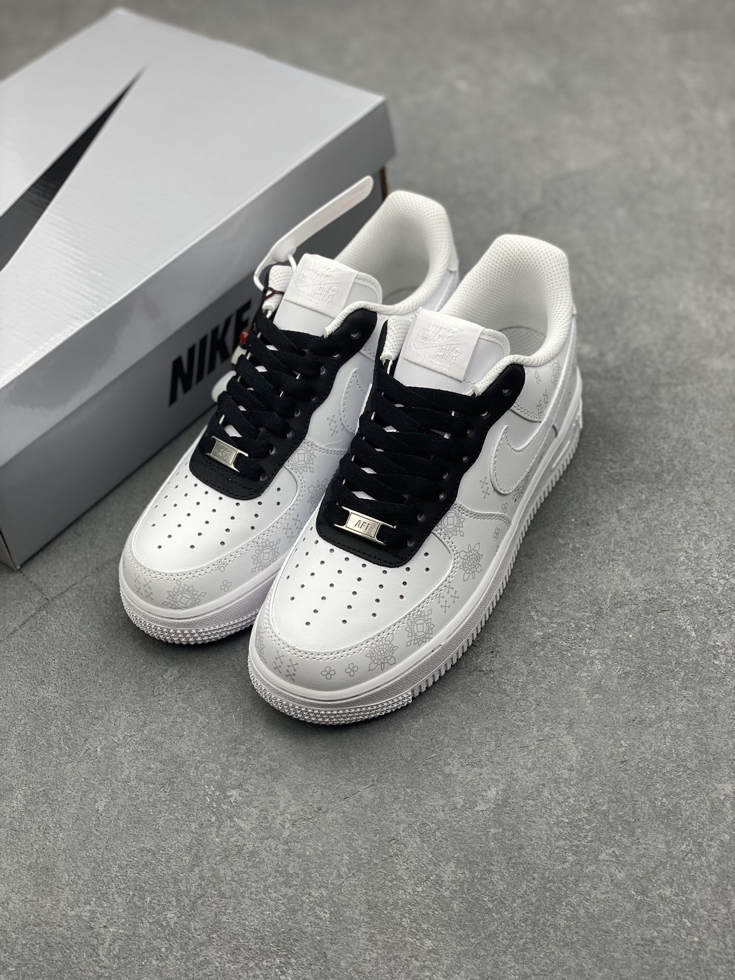 Nike Air Force 1 Low '07 White Silk Chinese Style Sneakers 9 i1729104077 3844 7