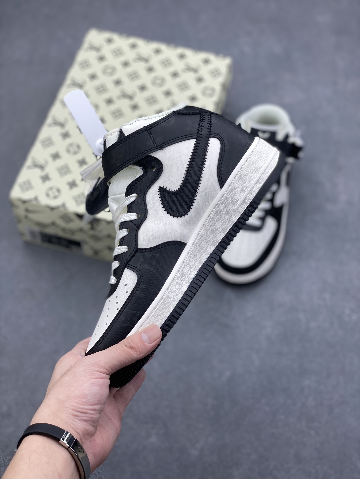 Nike Air Force 1 Mid Black White - Iconic Style, Superior Comfort Shoes 4 i1729268216 6912 1
