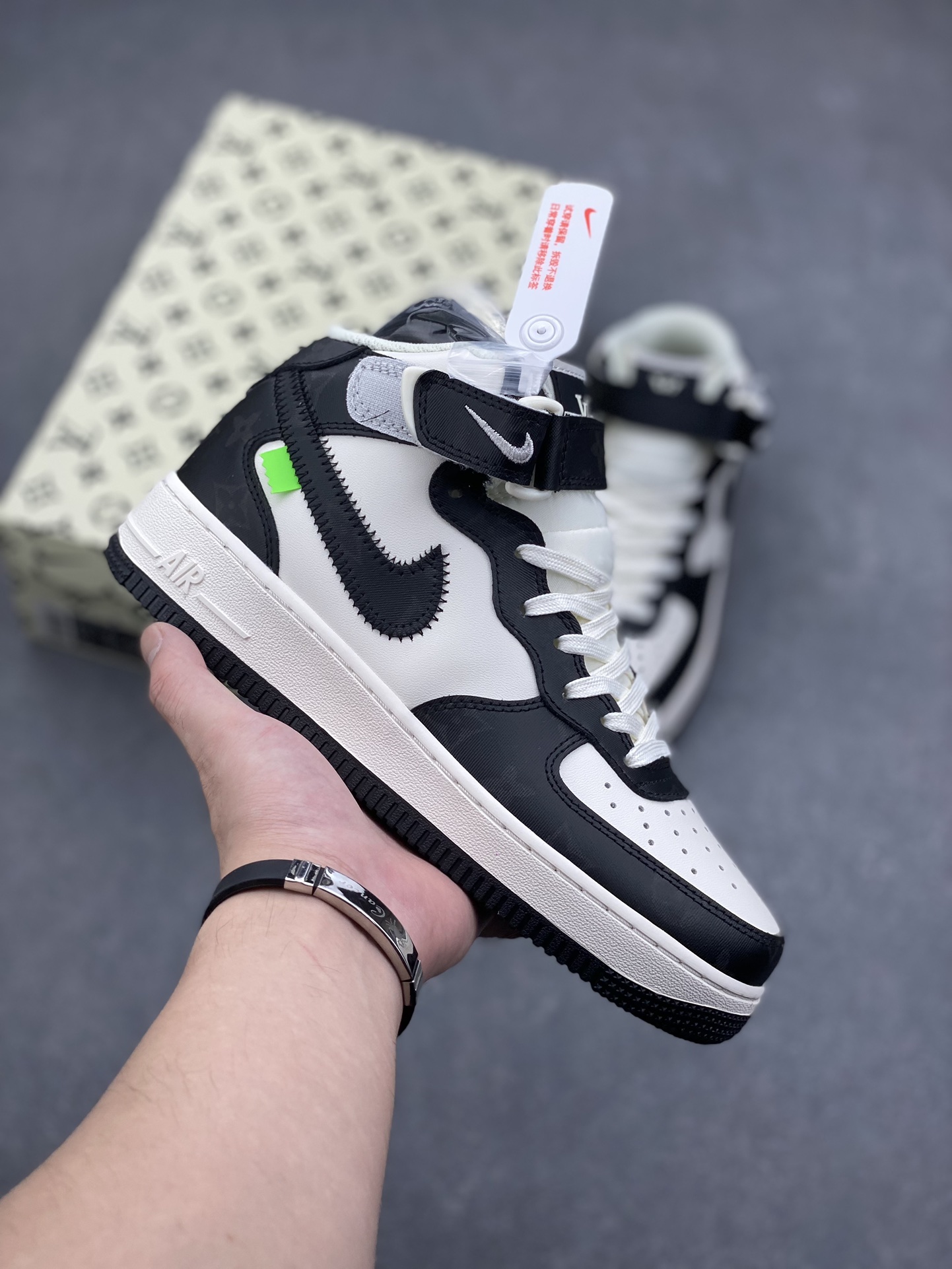 Nike Air Force 1 Mid Black White - Iconic Style, Superior Comfort Shoes 2 i1729268217 6997 8