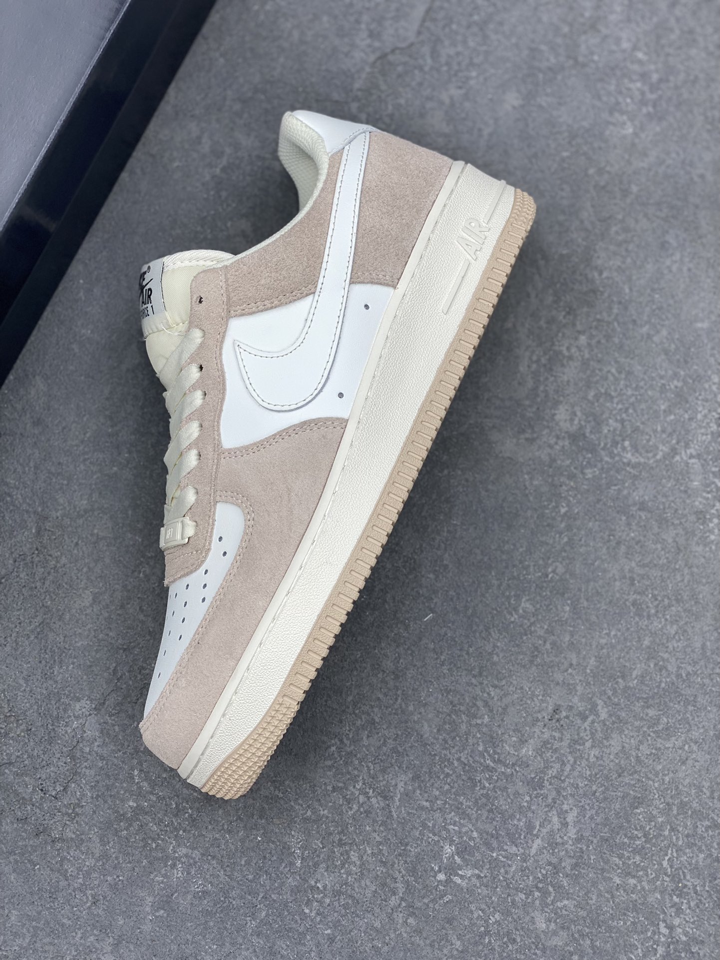 Nike Air Force 1 Low '07 Suede White Brown Wheat Casual Sneakers 8 i1729268278 5100 3