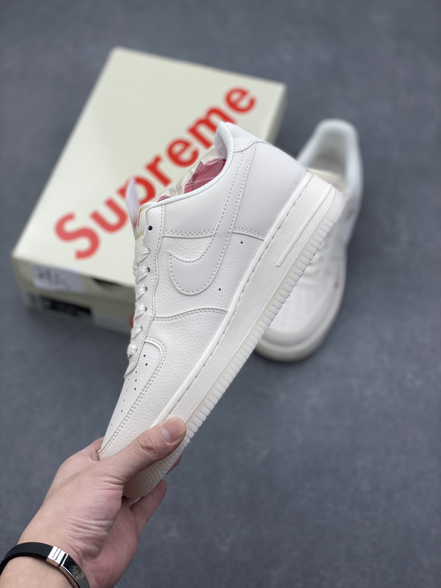 Nike Air Force 1 '07 Low Supreme Collab Sneakers - Cream White 4 i1729354070 2706 4