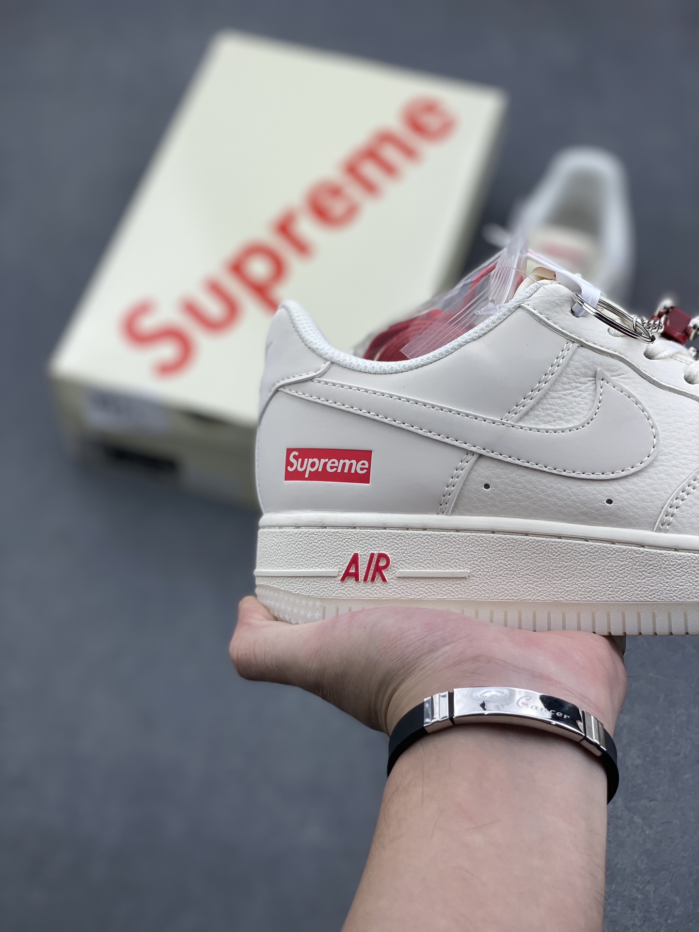 Nike Air Force 1 '07 Low Supreme Collab Sneakers - Cream White 6 i1729354070 6590 1