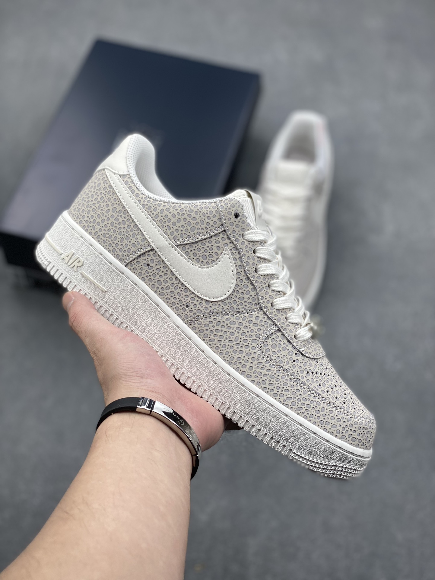 Nike Air Force 1 '07 Low FV6519-001: Timeless Style & All-Day Comfort 2 i1729446943 2731 2
