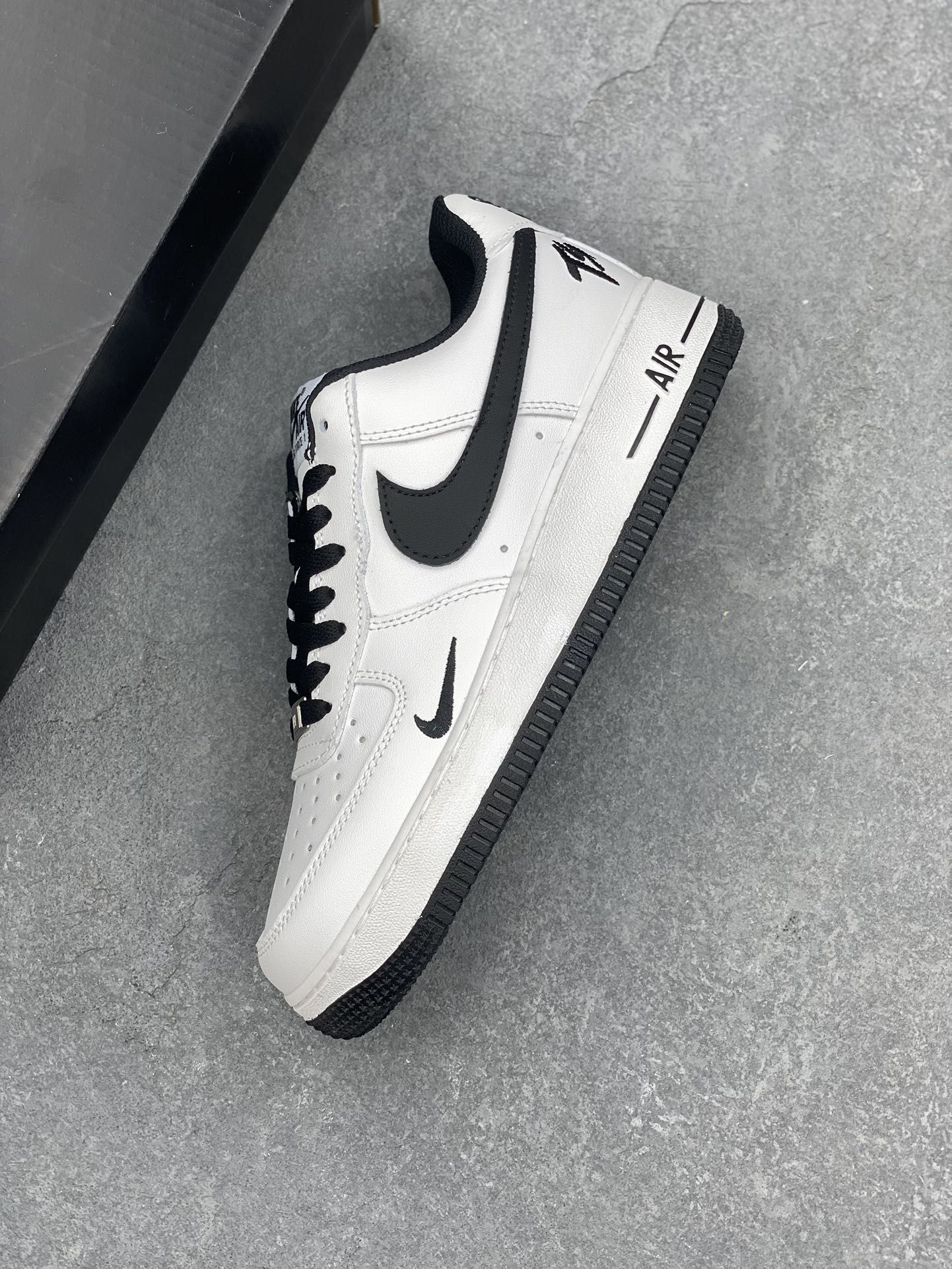 TEDxPortland x Nike Air Force 1 Low White/Black Limited Edition Sneakers 8 i1729630158 1451 3