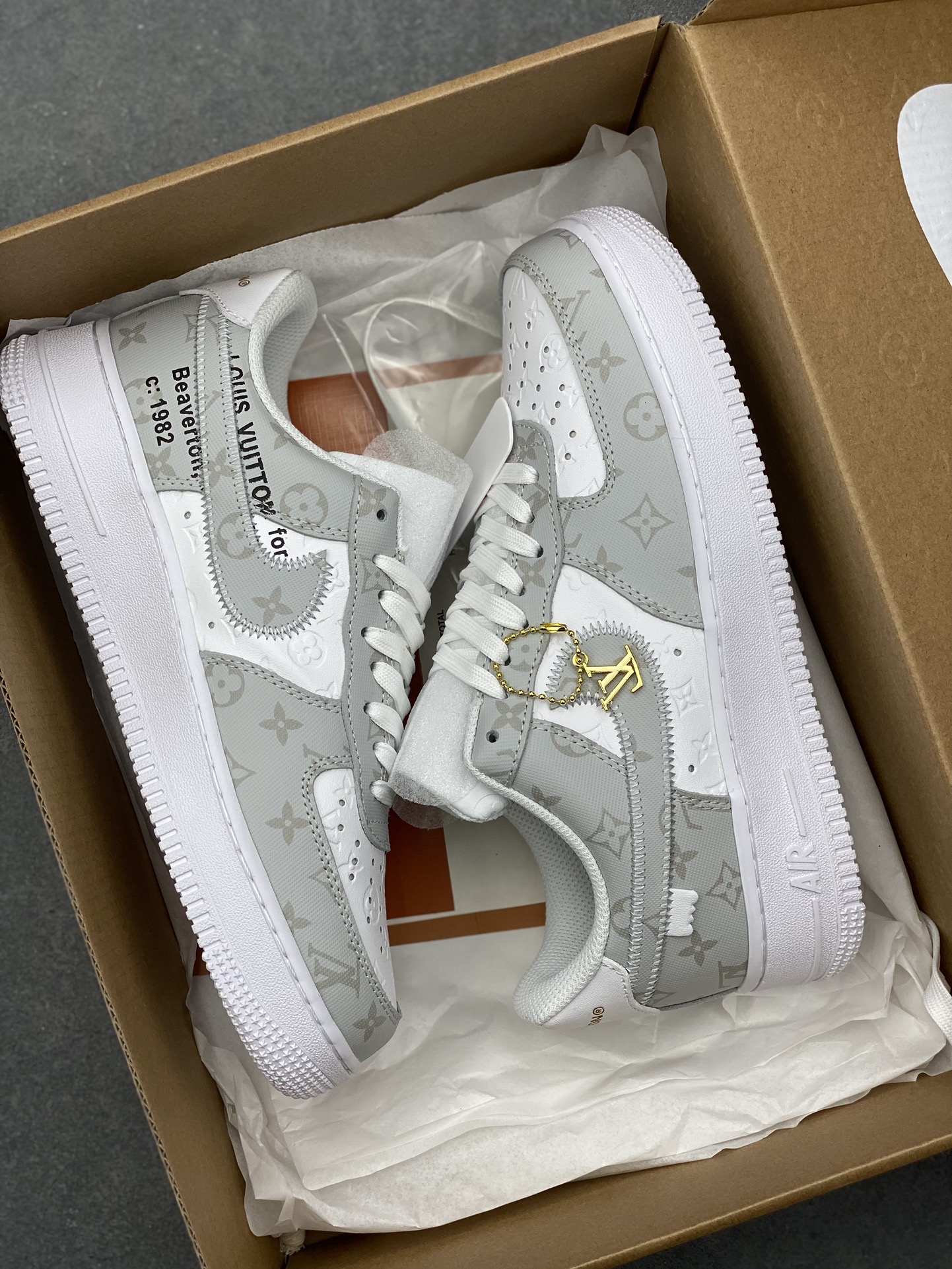 Nike Air Force 1 x Louis Vuitton Grey White Sneakers Original Quality 10 i1729872283 198 0