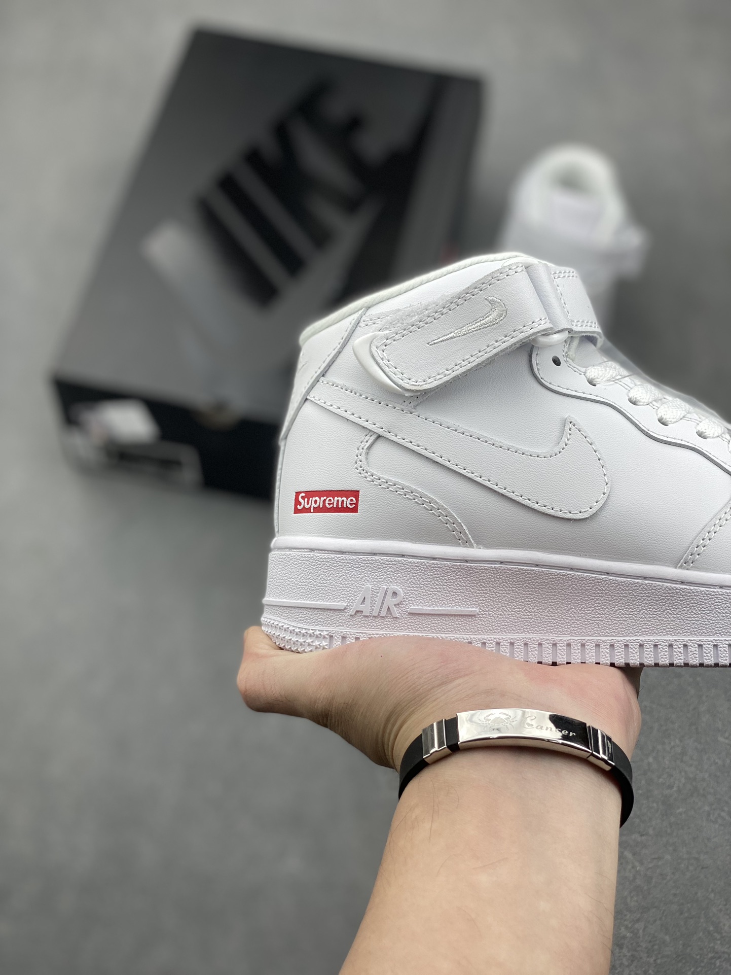 Nike x Supreme Air Force 1 Mid White Sneaker - Versatile & Stylish Shoe 6 i1730317012 9328 0