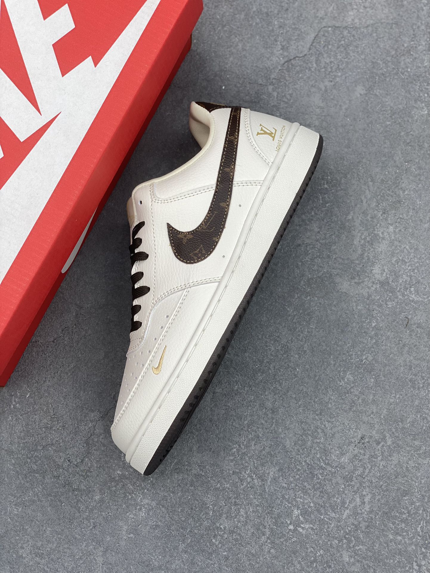Nike Court Borough Low Louis Vuitton Edition Sneakers - Unisex Style 8 i1730477404 8307 3