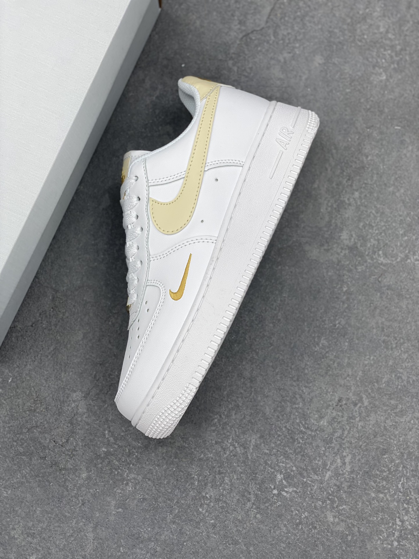 Nike Air Force 1 Low White/Gold: Original Quality, Comfortable Fit 8 i1730566505 5923 0