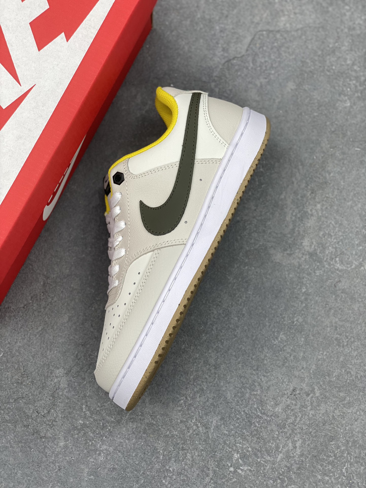 Nike Court Borough Low Sneakers: Classic Style, Comfort, and Lasting Durability 8 i1730567143 426 6