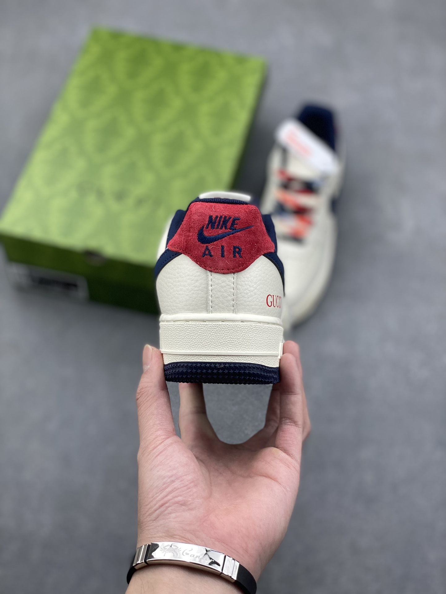 Gucci Air Force 1 '07 Low-Top Sneakers: Versatile, Comfortable, and Stylish 5 i1730650195 372 3