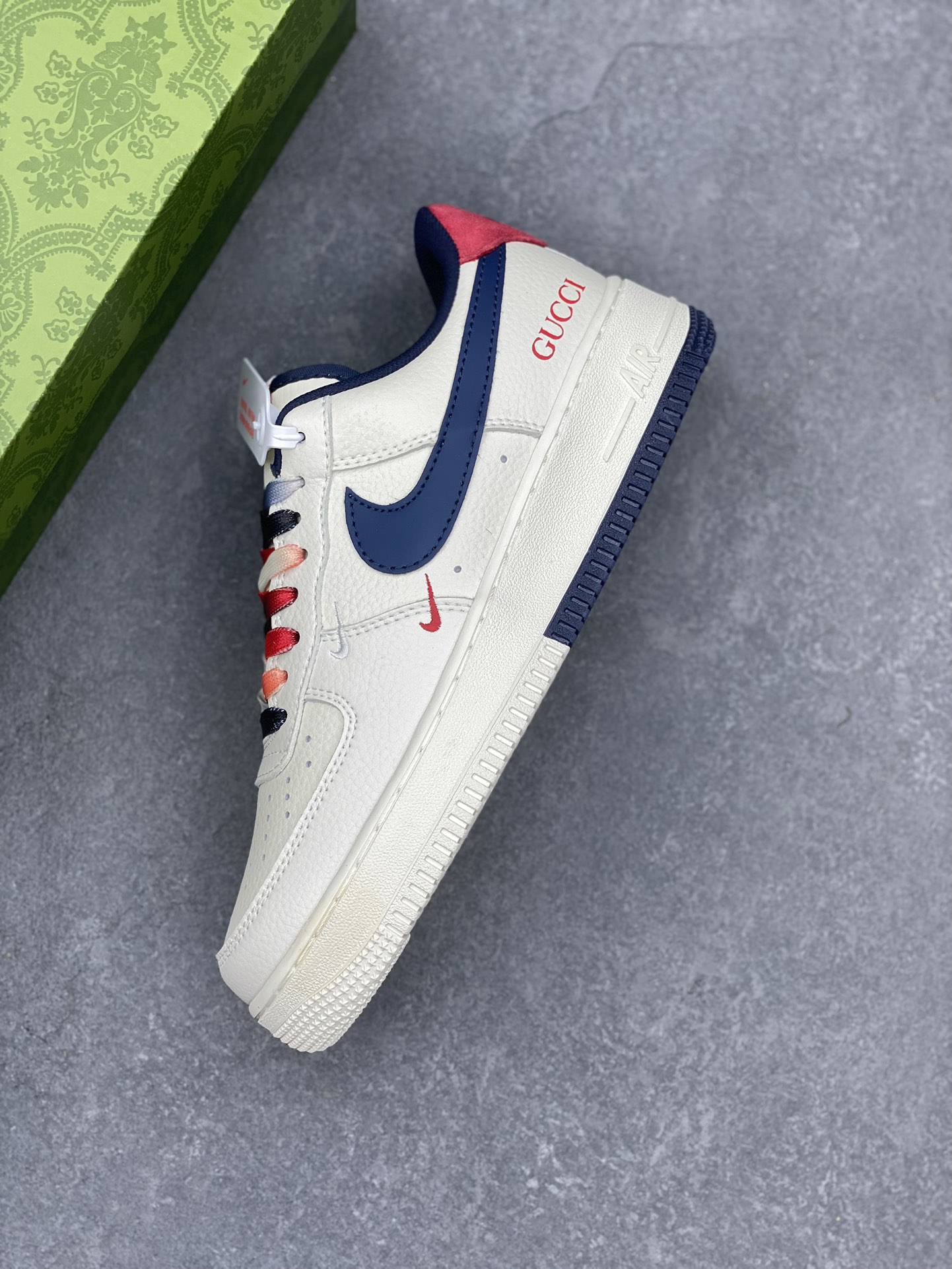 Gucci Air Force 1 '07 Low-Top Sneakers: Versatile, Comfortable, and Stylish 8 i1730650195 9004 4