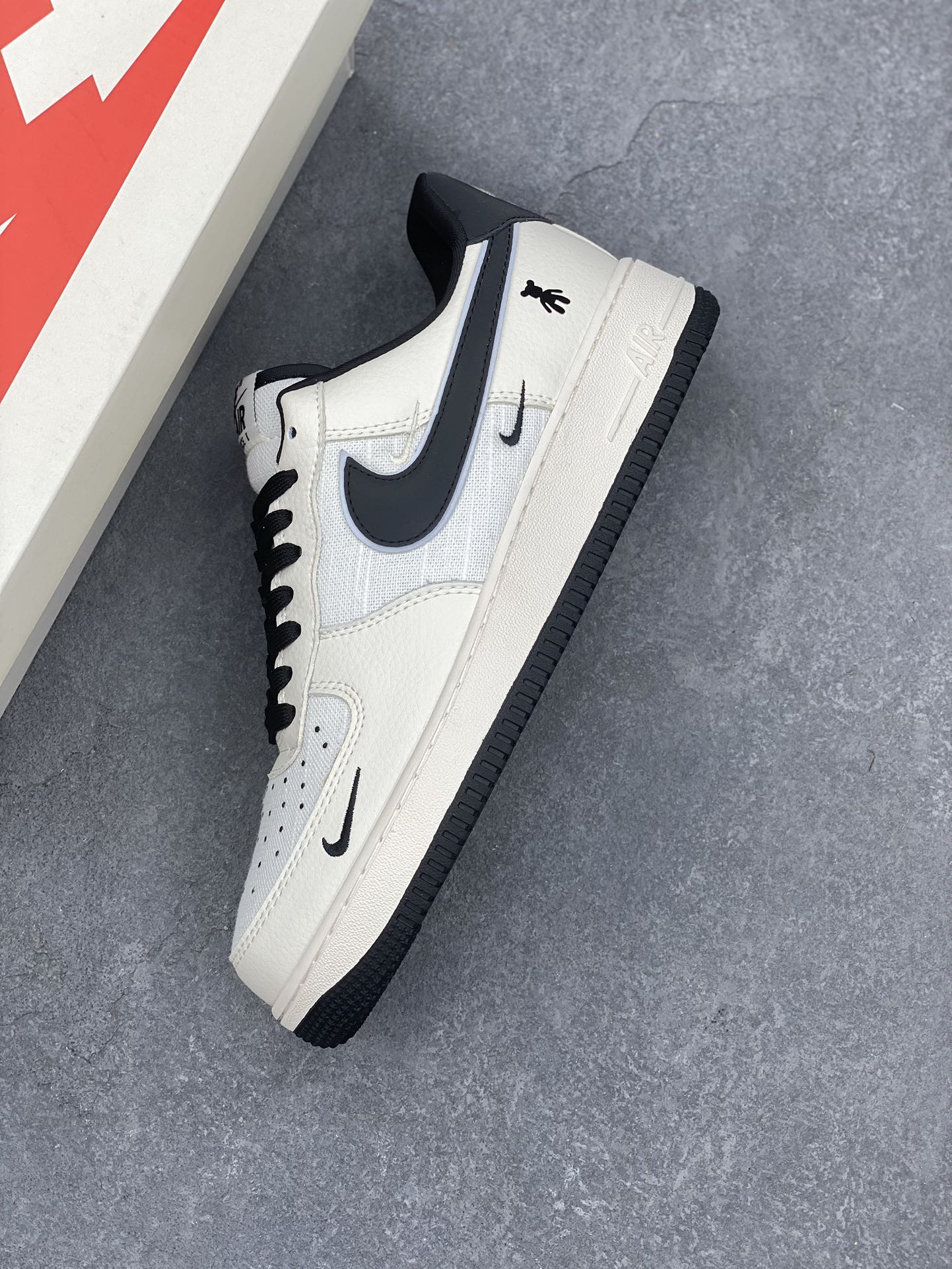 Nike Air Force 1 '07 Low 'Violent Bear' Collab - Linen/Black Sneakers 8 i1730653374 2744 5