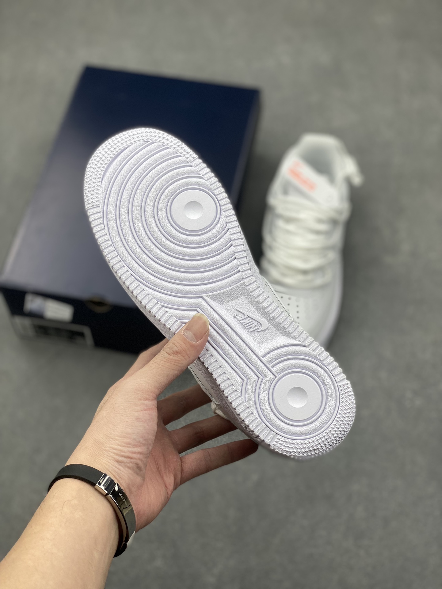 Nike Air Force 1 '07: Iconic Low-Top Sneakers for Everyday Style & Comfort 7 i1731000982 6914 6