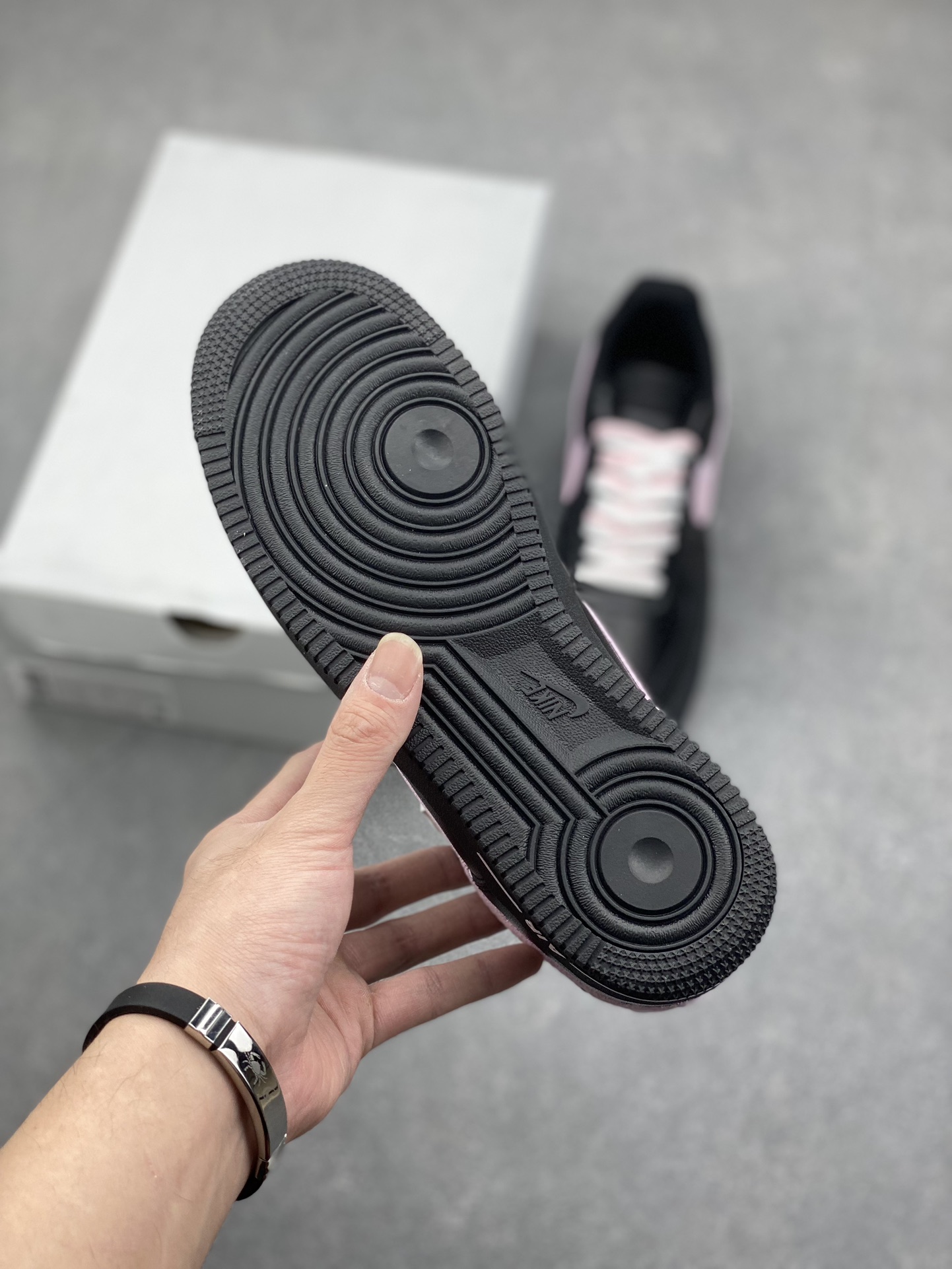Nike Air Force 1 '07 Low-Top Sneakers - Black/Pink, Comfortable & Stylish 7 i1731083722 1013 5