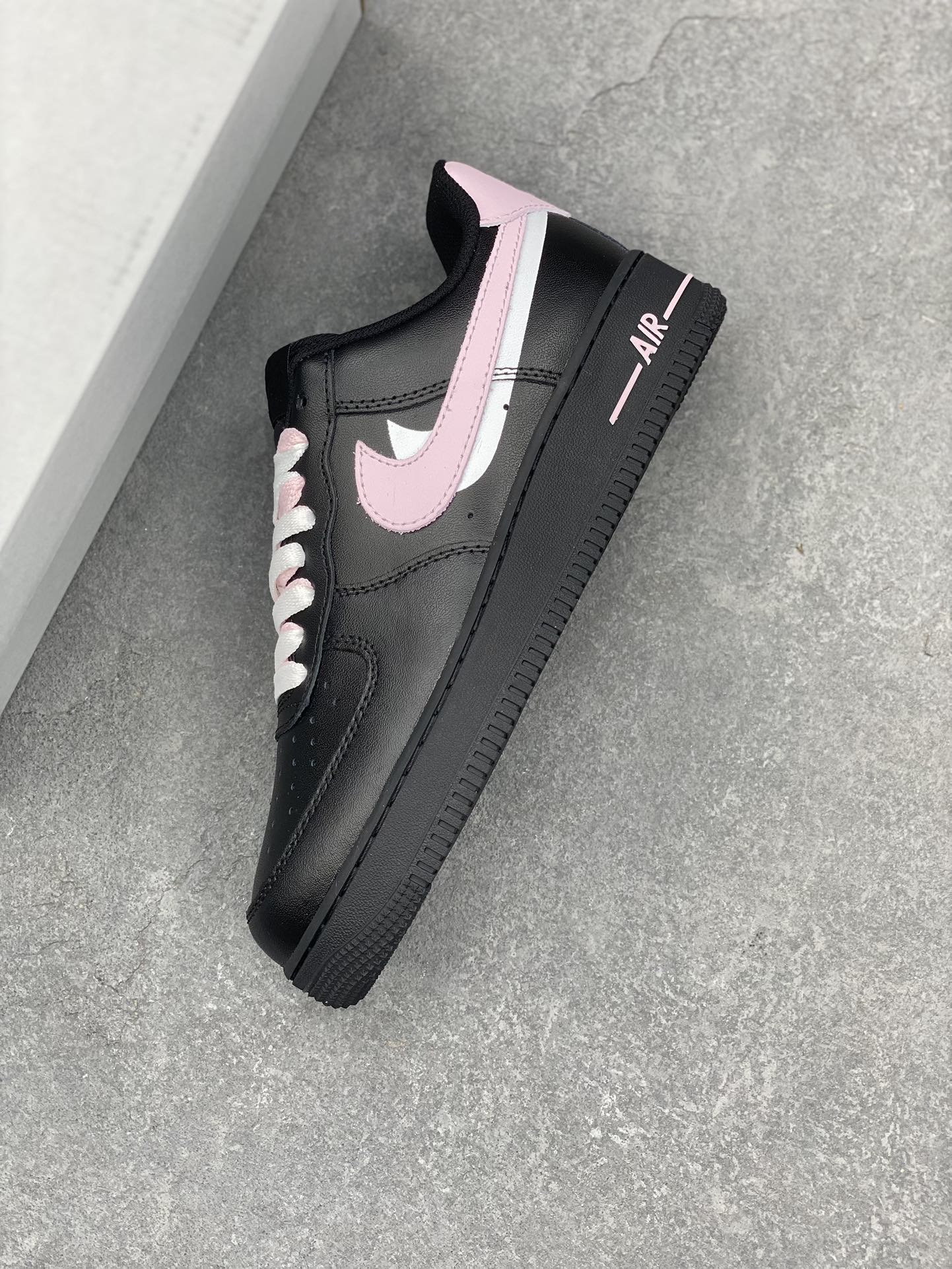 Nike Air Force 1 '07 Low-Top Sneakers - Black/Pink, Comfortable & Stylish 8 i1731083722 2604 7