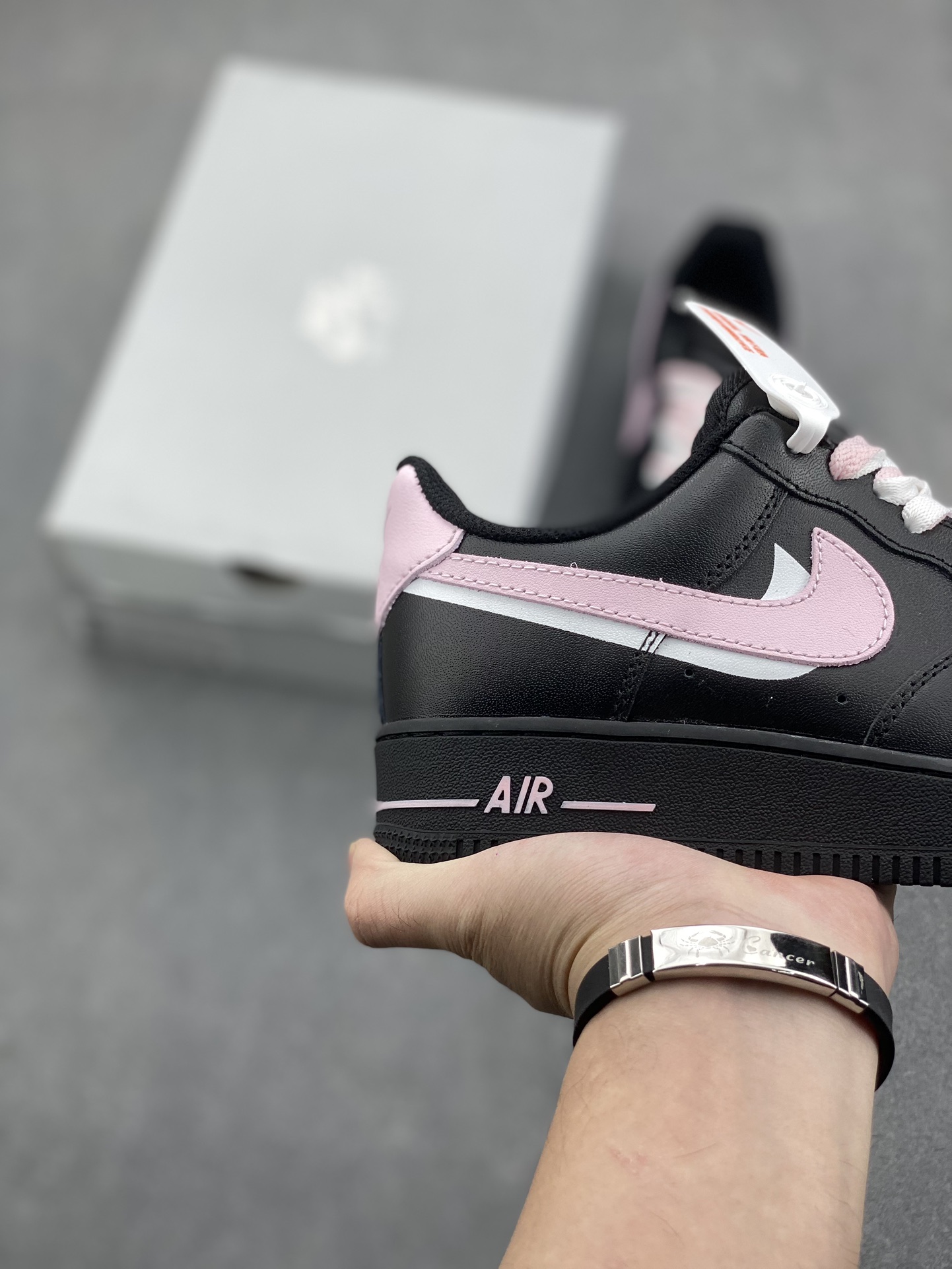 Nike Air Force 1 '07 Low-Top Sneakers - Black/Pink, Comfortable & Stylish 6 i1731083722 3638 2