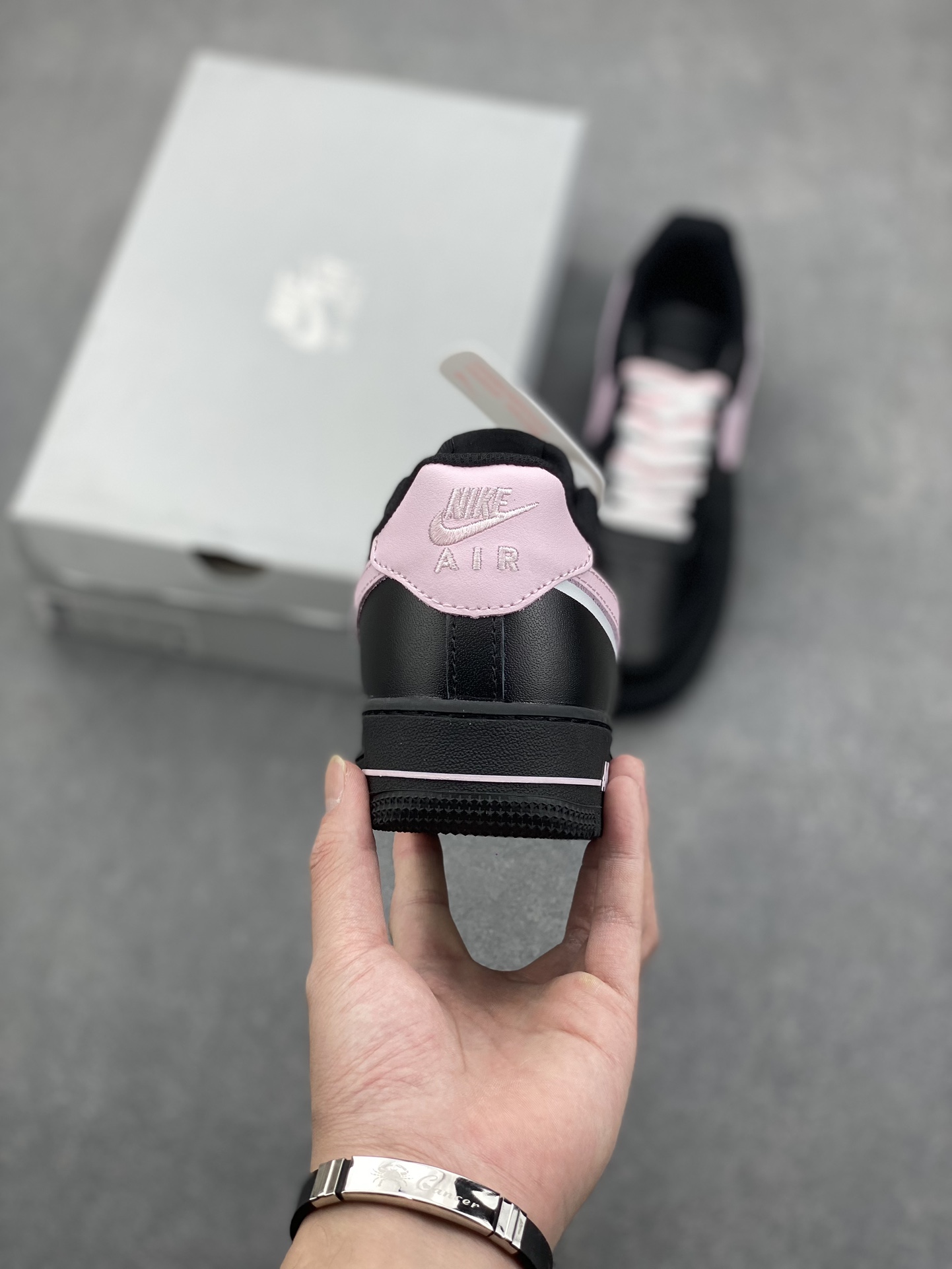 Nike Air Force 1 '07 Low-Top Sneakers - Black/Pink, Comfortable & Stylish 5 i1731083722 8516 4