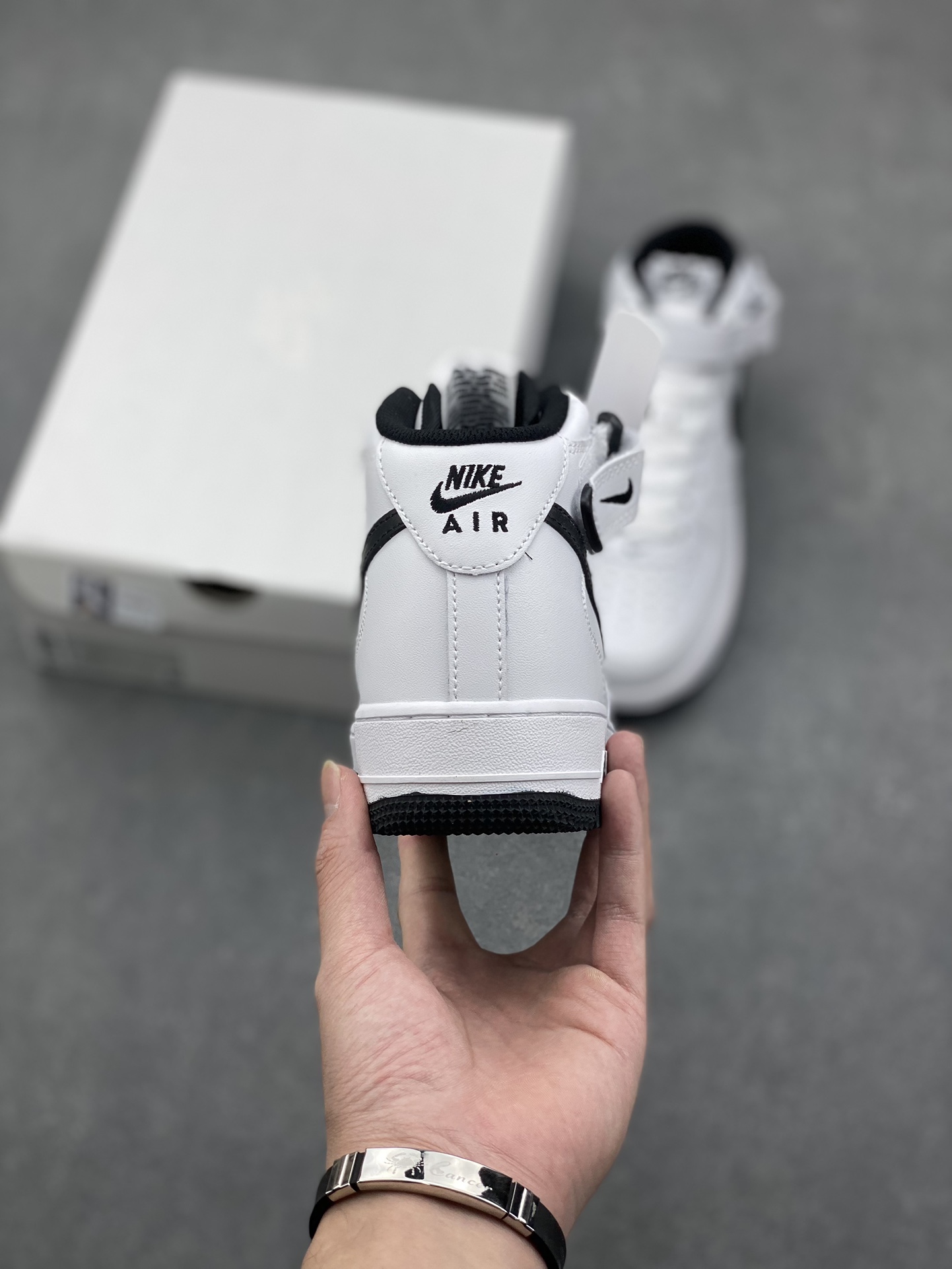 Nike Air Force 1 '07 Low White/Black, Classic Style & Durable Comfort 5 i1731083959 3187 4