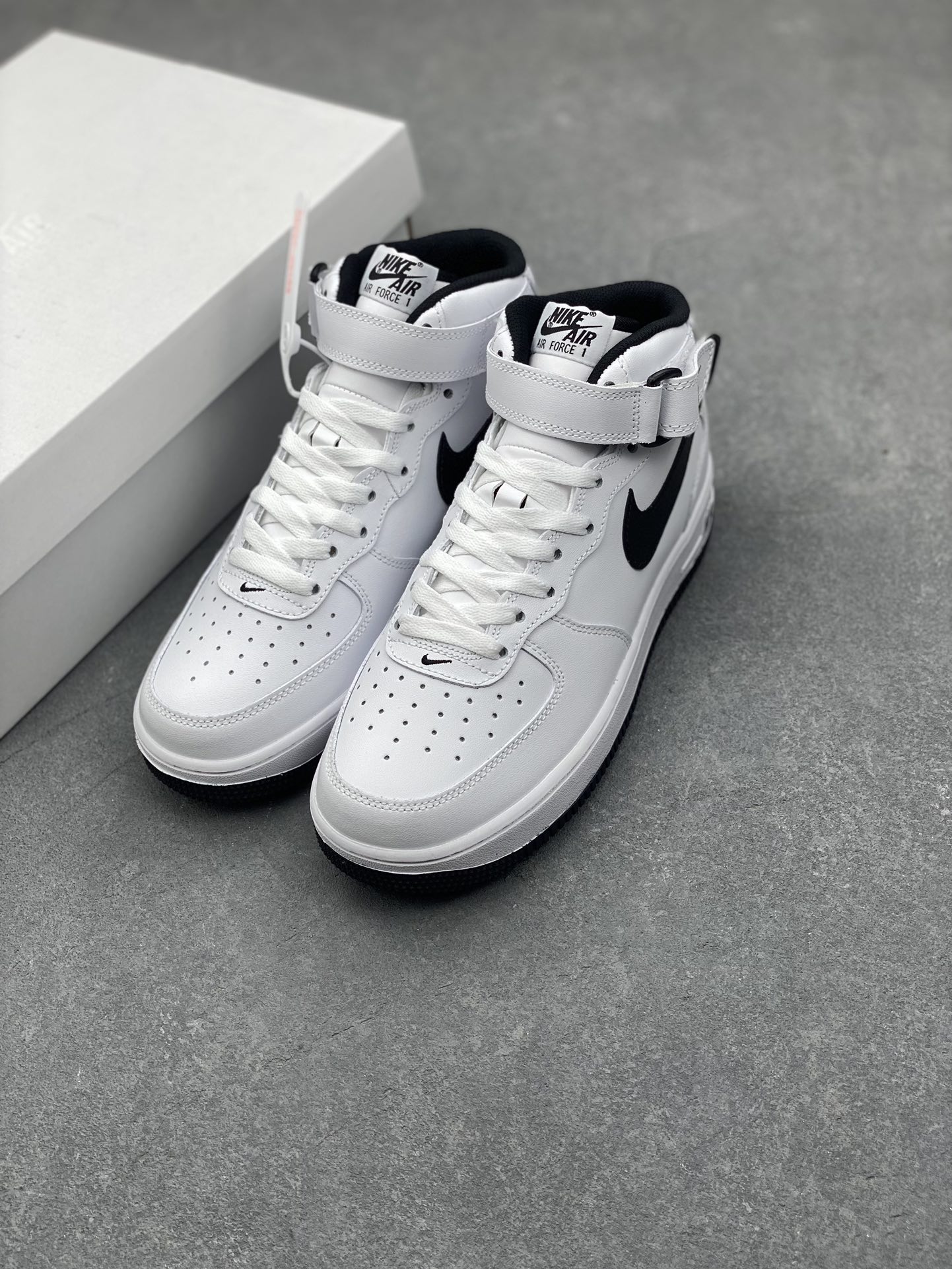 Nike Air Force 1 '07 Low White/Black, Classic Style & Durable Comfort 9 i1731083959 3212 6