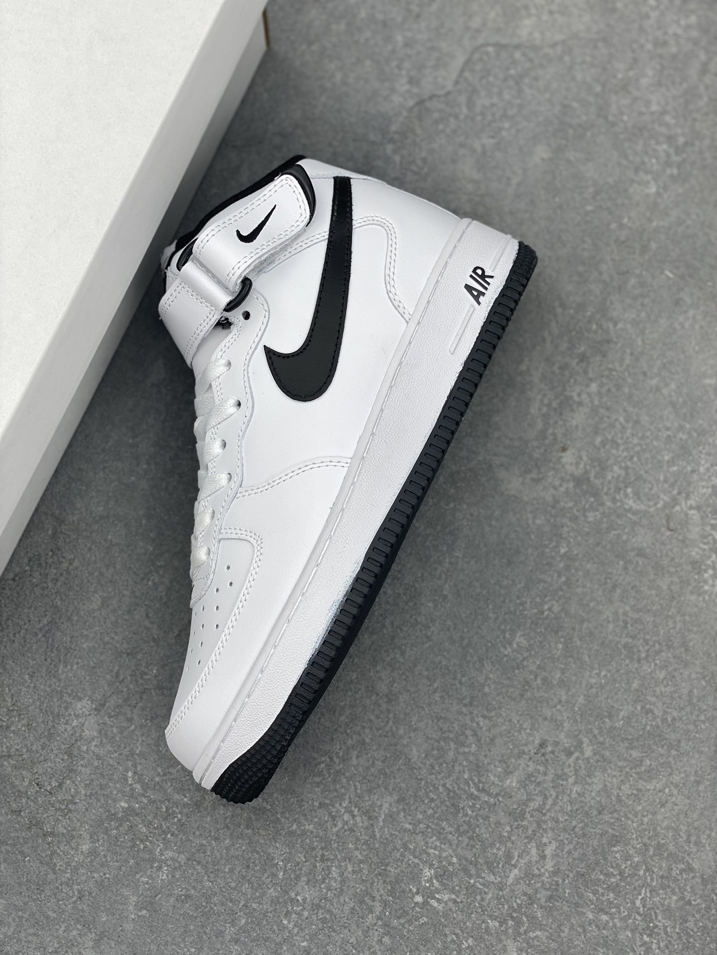 Nike Air Force 1 '07 Low White/Black, Classic Style & Durable Comfort 8 i1731083959 4760 2