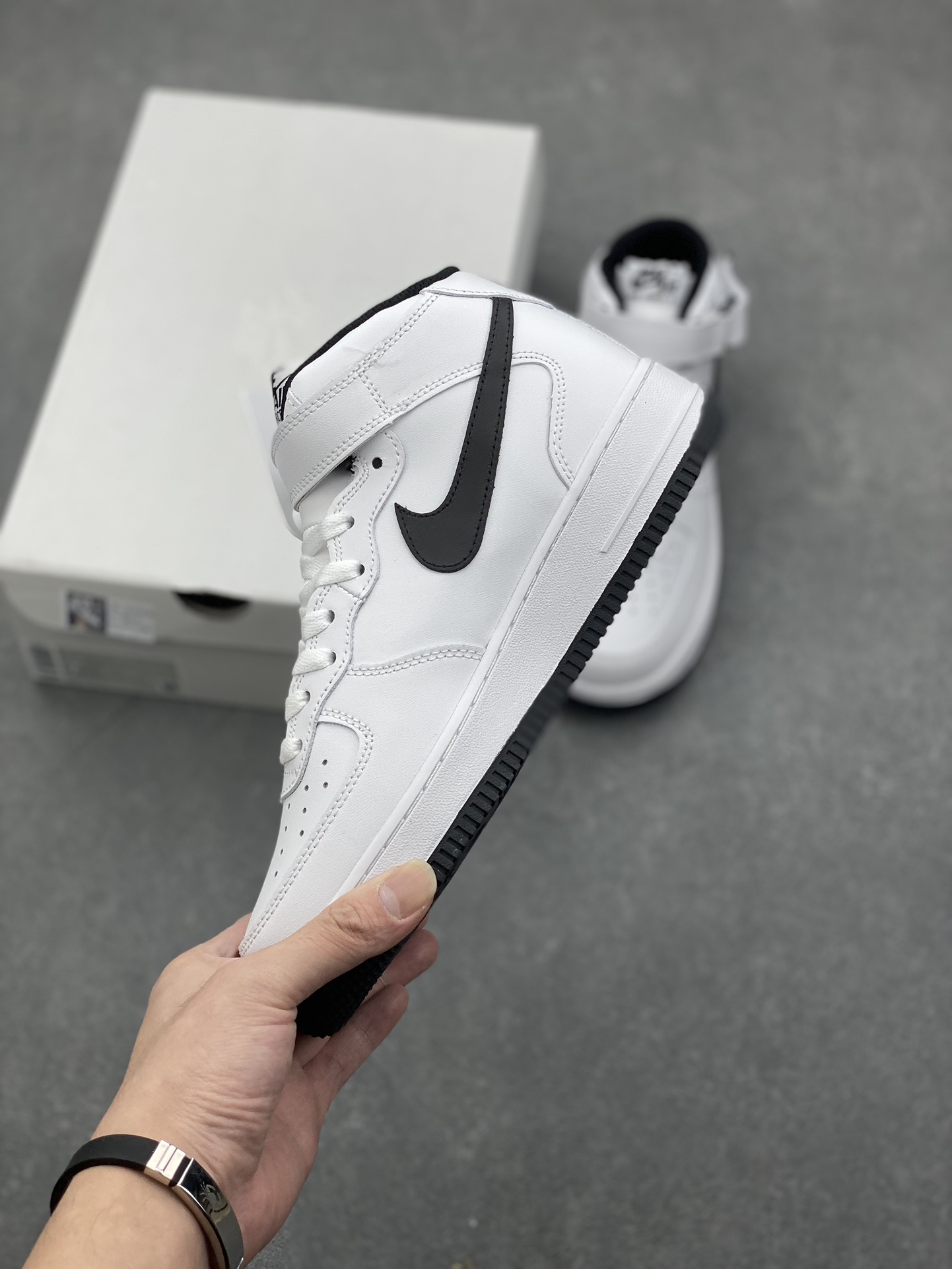 Nike Air Force 1 '07 Low White/Black, Classic Style & Durable Comfort 4 i1731083960 4953 8