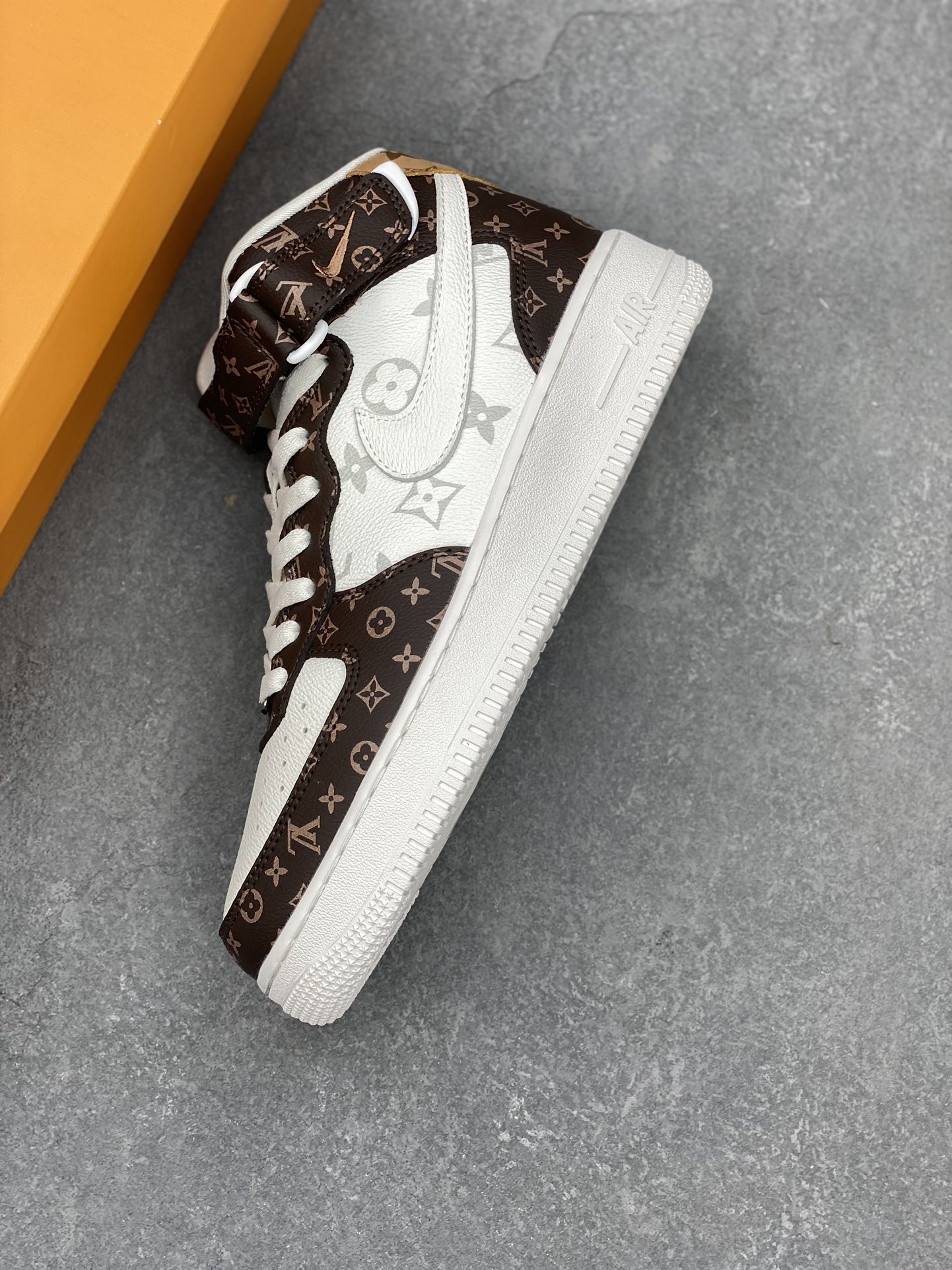 Nike Air Force 1 '07 Low Louis Vuitton Collab Sneakers - Cream/Brown 8 i1731183353 1525 4
