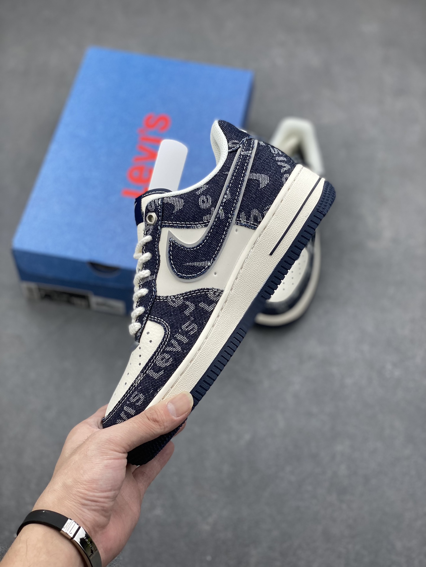 Nike Air Force 1 '07 Low Levi's Deep Blue Denim Sneakers 4 i1731183509 1185 8