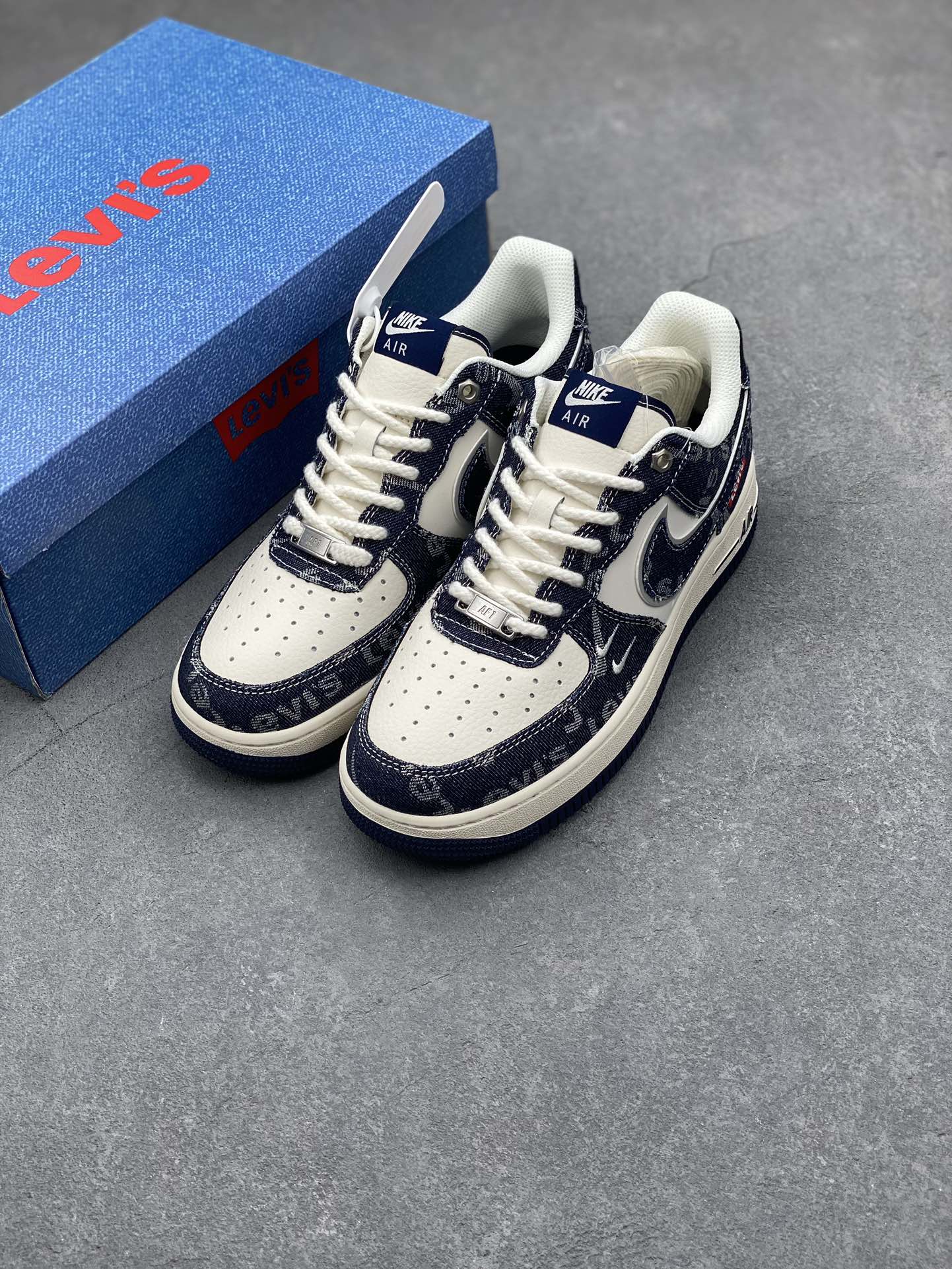 Nike Air Force 1 '07 Low Levi's Deep Blue Denim Sneakers 9 i1731183509 2707 6