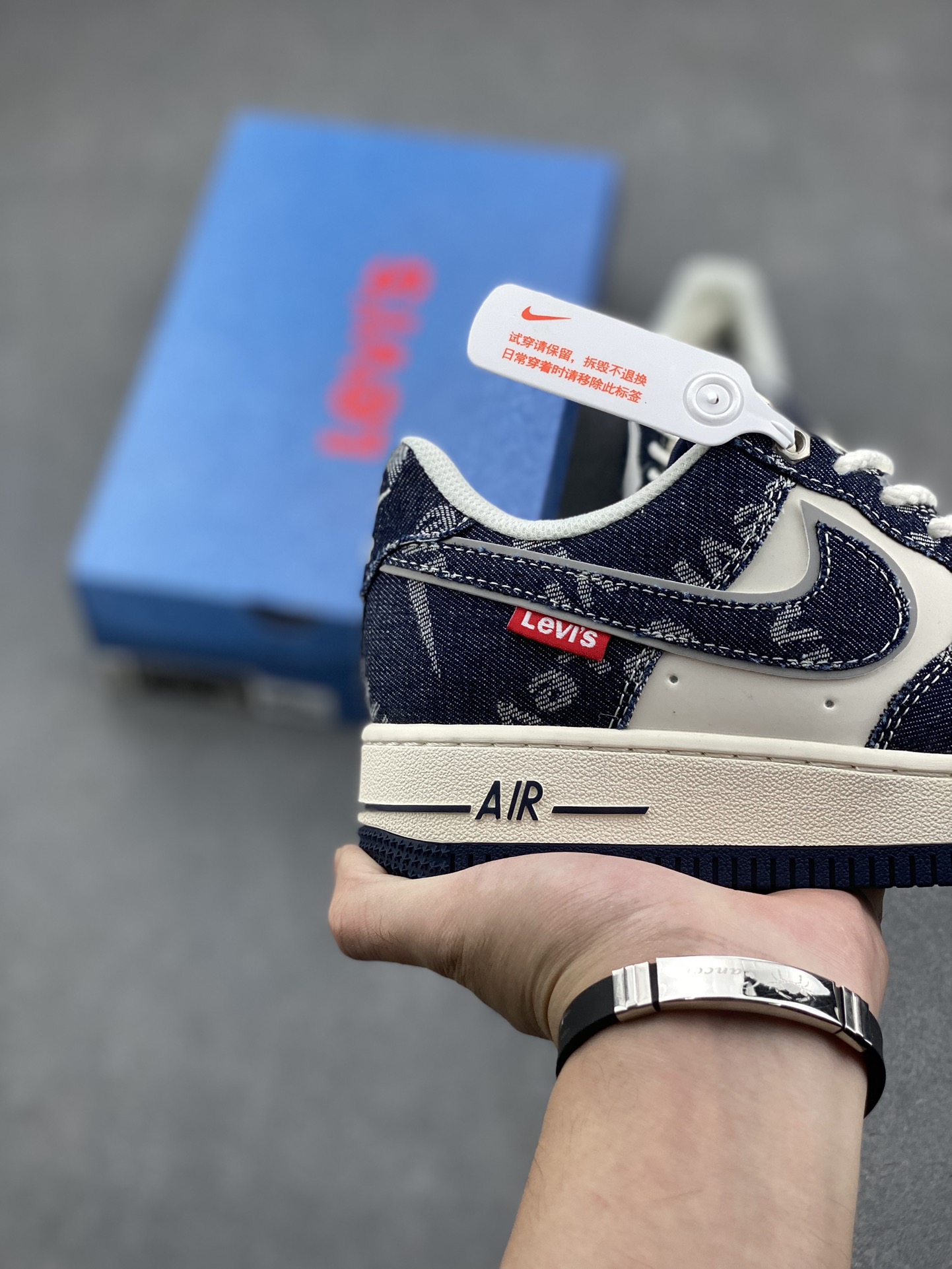 Nike Air Force 1 '07 Low Levi's Deep Blue Denim Sneakers 6 i1731183509 5922 5