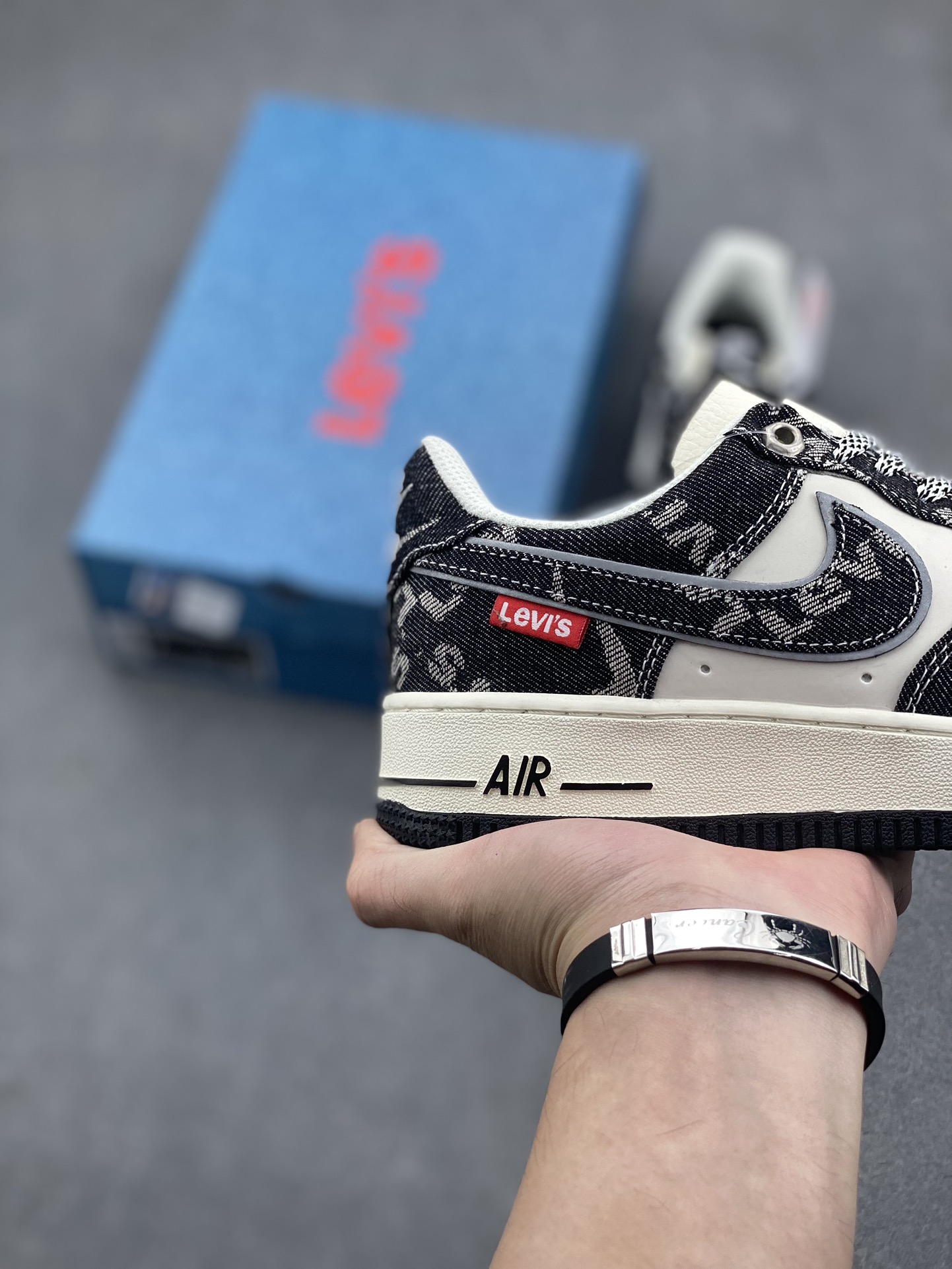 Nike Air Force 1 '07 Low Levi's Collab Sneakers - Black/White 6 i1731261906 7383 4