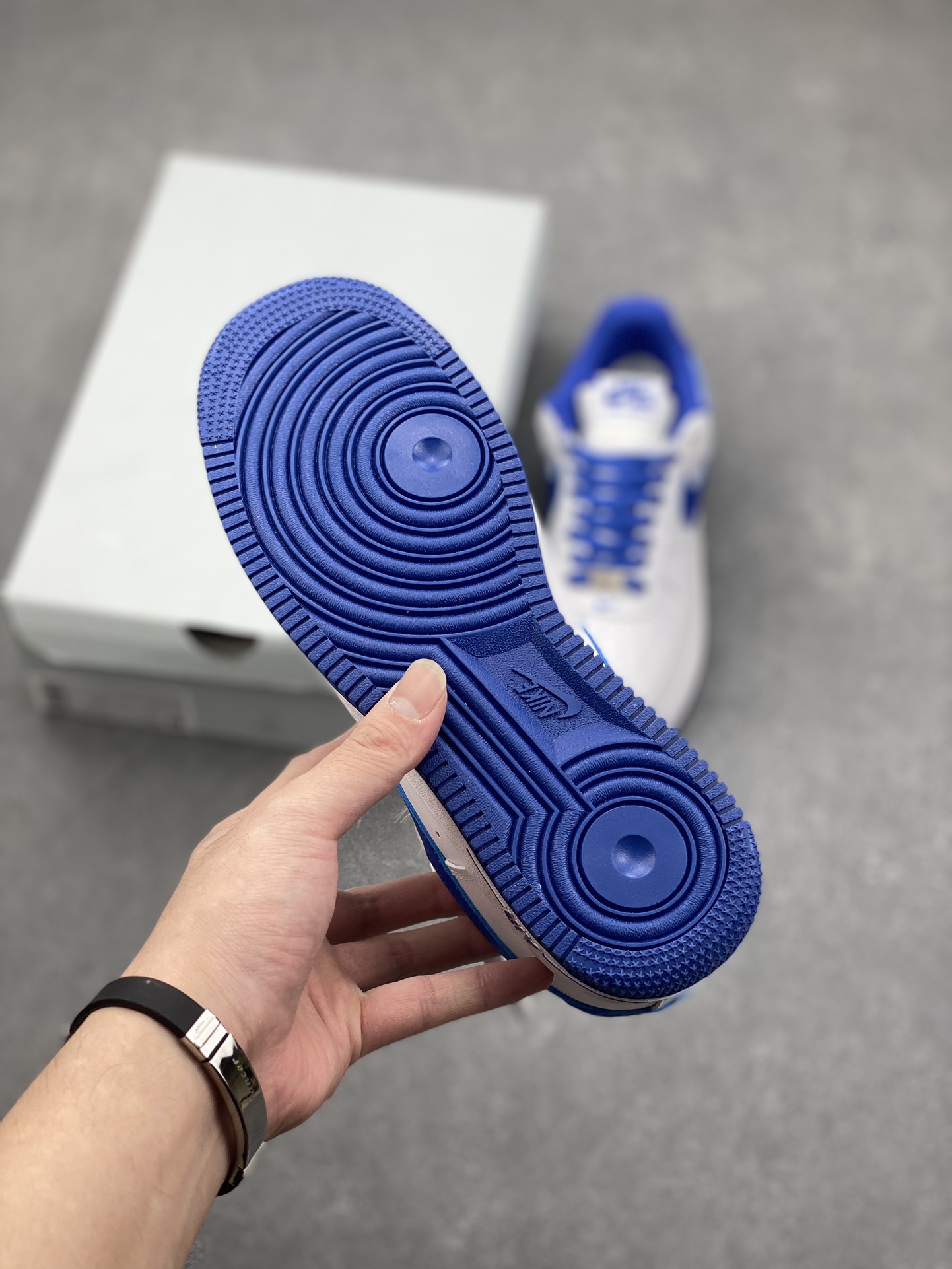 Nike Air Force 1 Low: White/Royal Blue - Iconic Style, All-Day Comfort 7 i1731298537 316 2