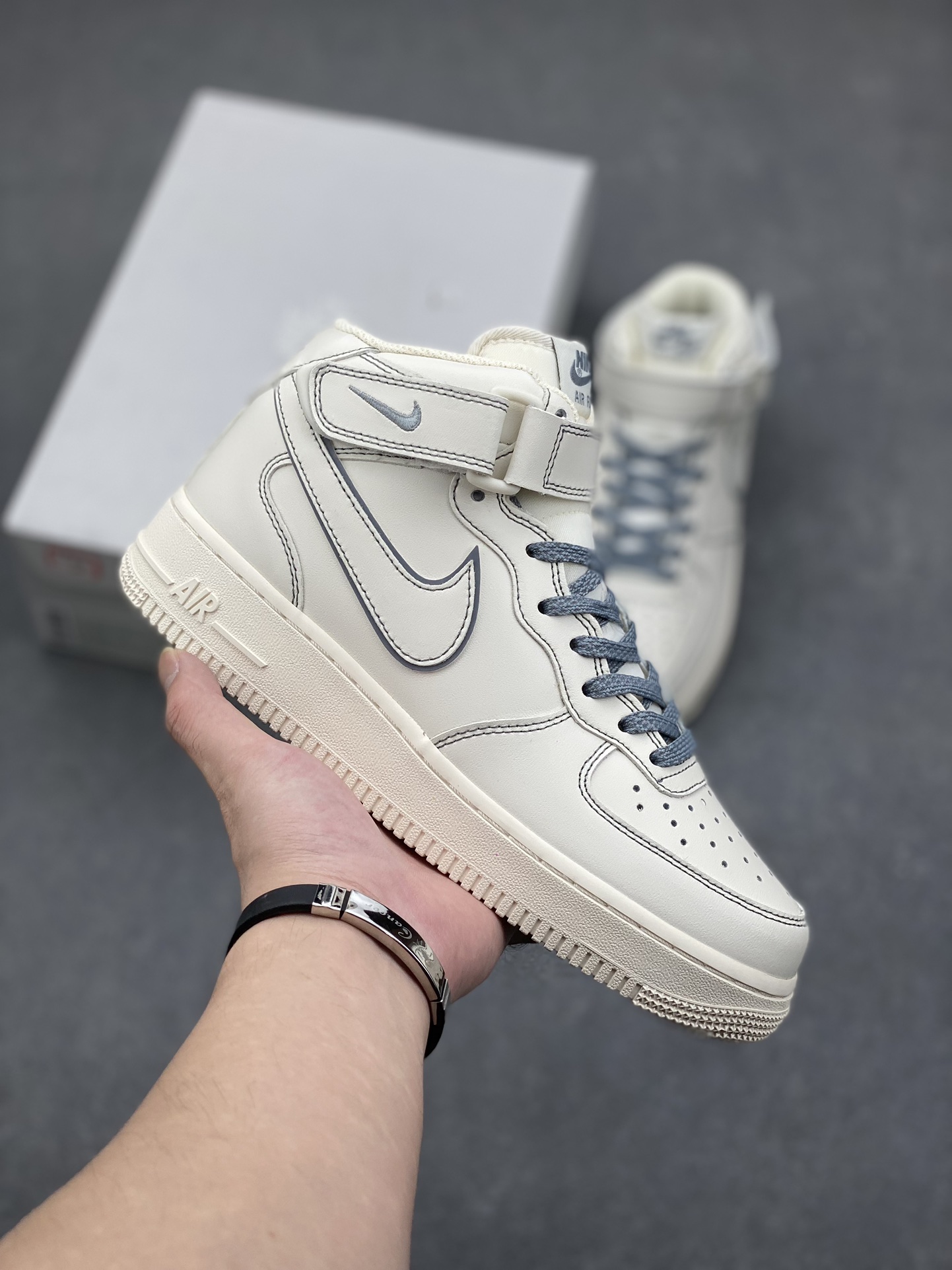 Nike Air Force 1 MID '07 'Rabbit Bugs' Basketball Shoes - Limited Edition 2 i1731689313 1080 6