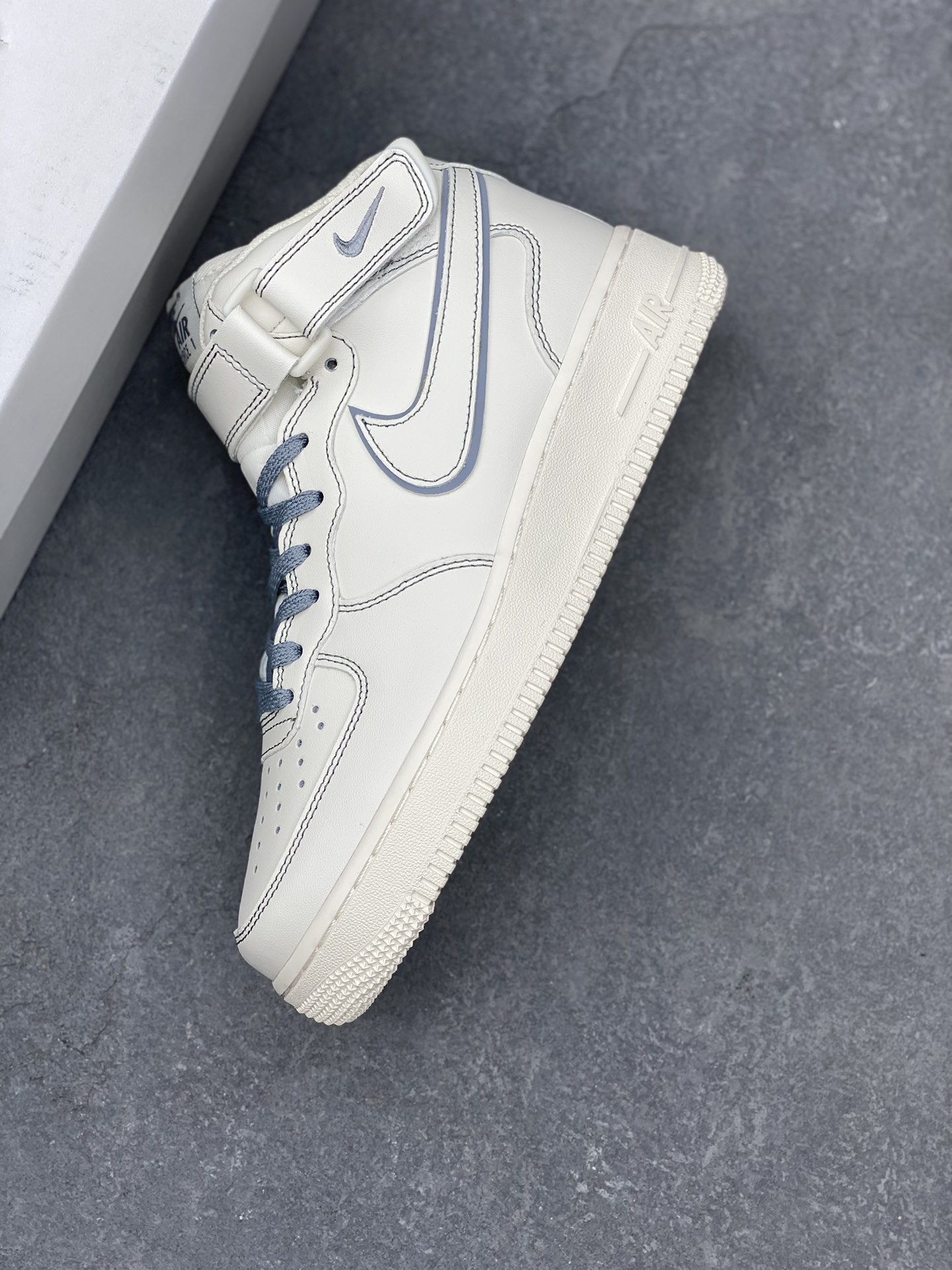 Nike Air Force 1 MID '07 'Rabbit Bugs' Basketball Shoes - Limited Edition 8 i1731689313 3671 8