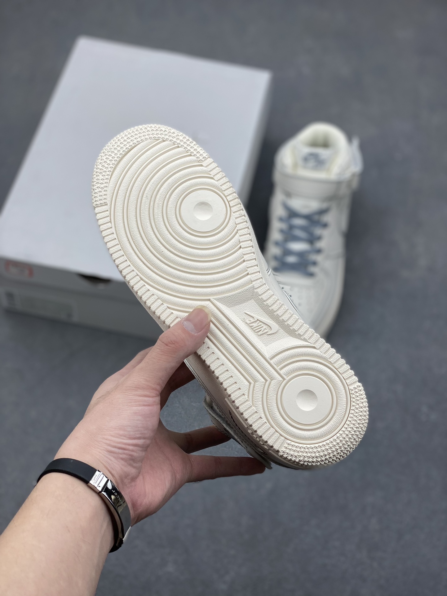 Nike Air Force 1 MID '07 'Rabbit Bugs' Basketball Shoes - Limited Edition 7 i1731689313 5731 0