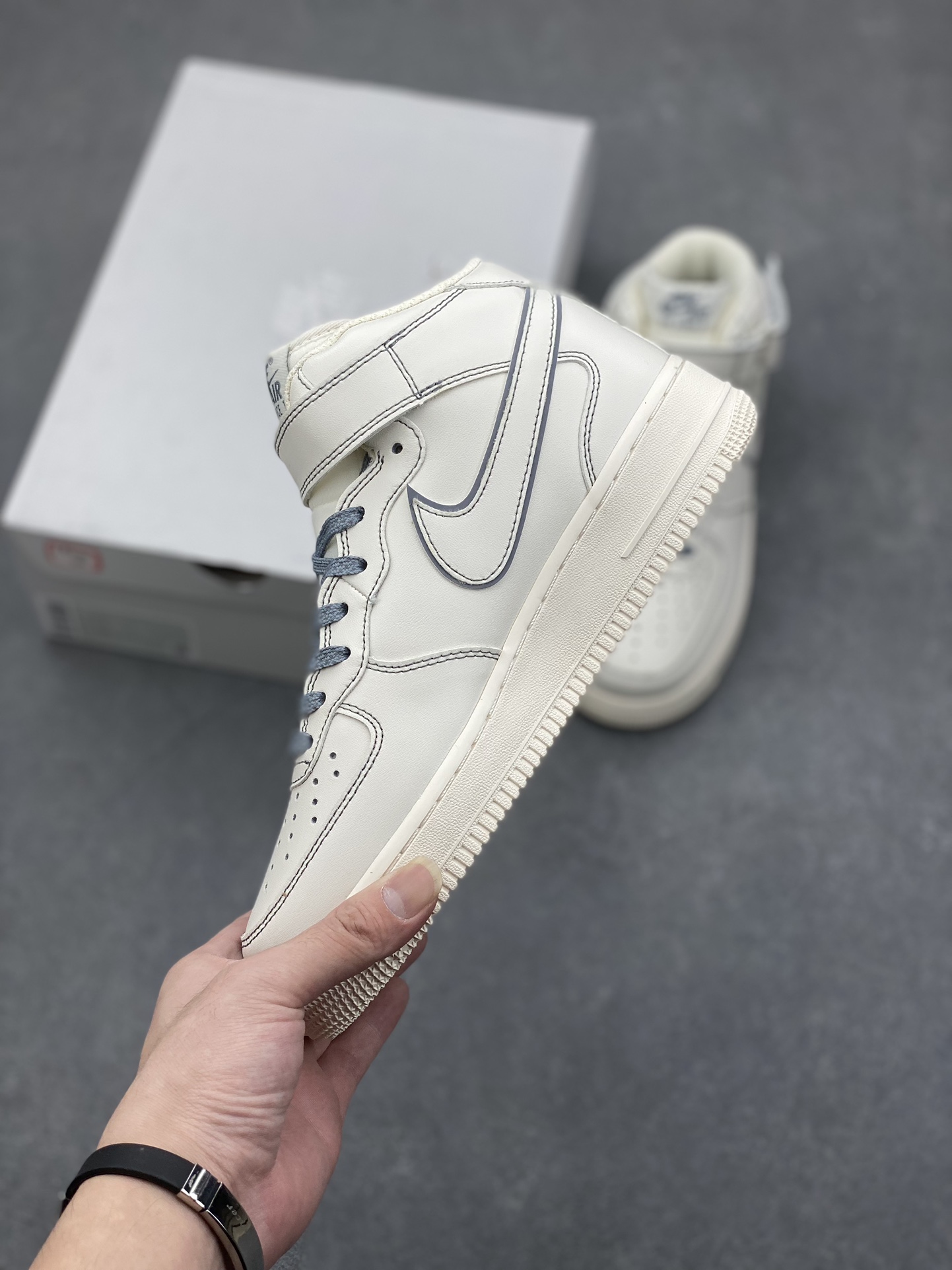 Nike Air Force 1 MID '07 'Rabbit Bugs' Basketball Shoes - Limited Edition 4 i1731689313 6116 1