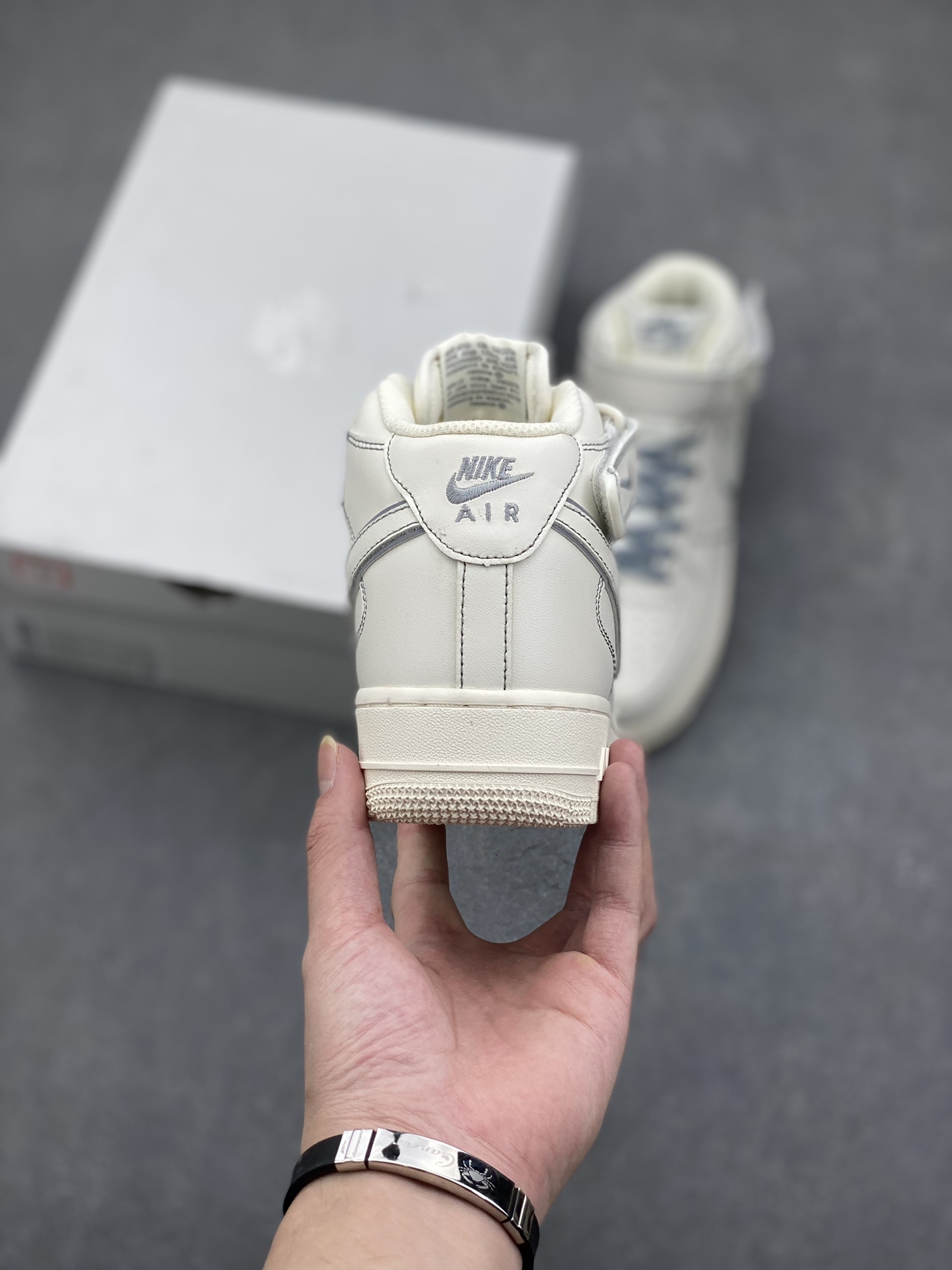 Nike Air Force 1 MID '07 'Rabbit Bugs' Basketball Shoes - Limited Edition 5 i1731689313 7513 7